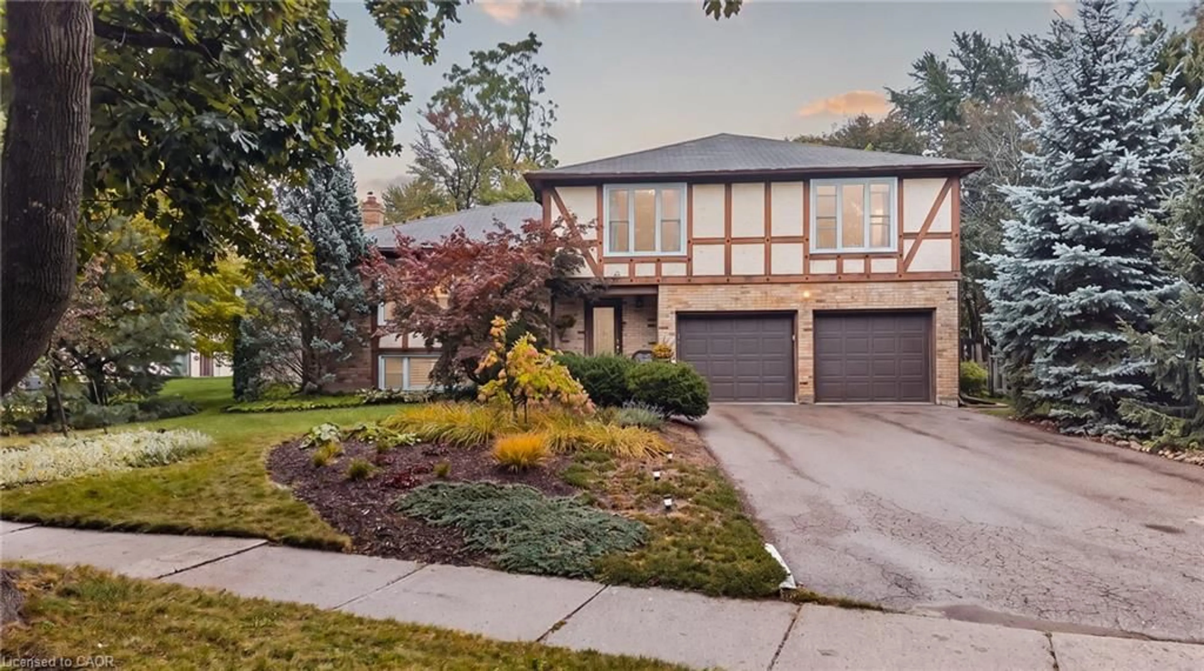 Home with brick exterior material, street for 325 Coleridge Dr, Waterloo Ontario N2L 2V5