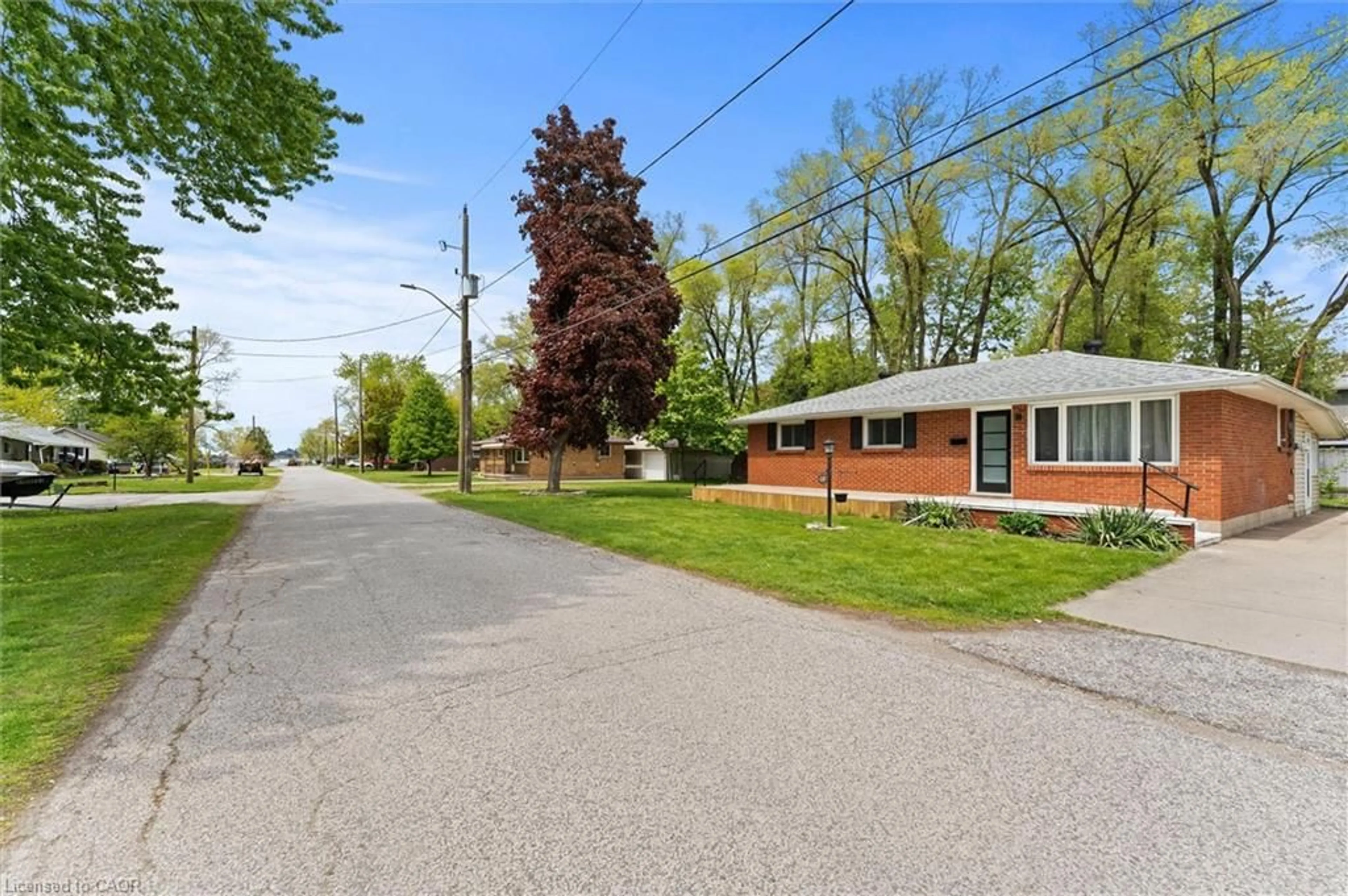 Patio, street for 85 Riverview Ave, LaSalle Ontario N9J 1Z9