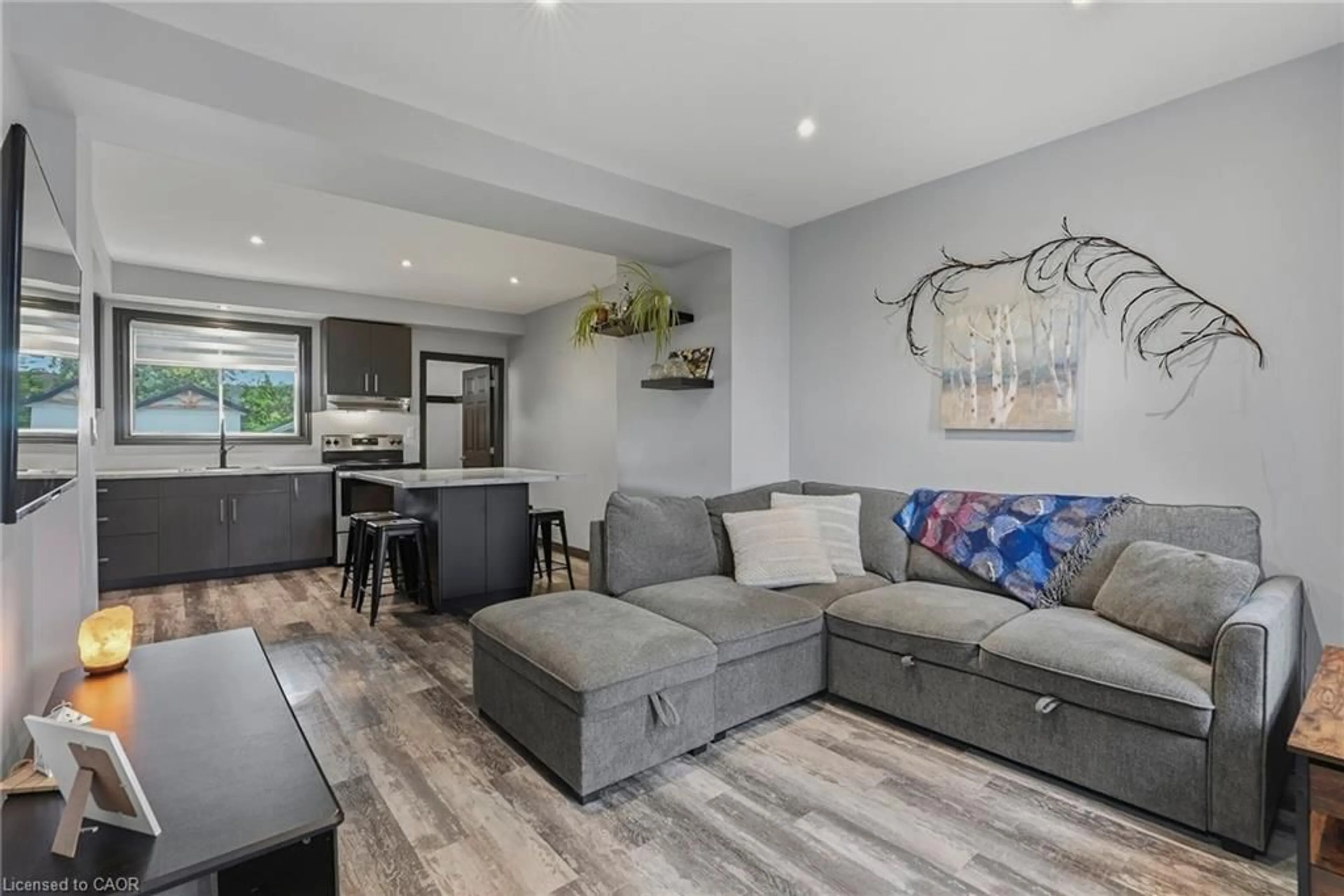 Living room with furniture, unknown for 197 Lincoln St, Welland Ontario L3B 4M8