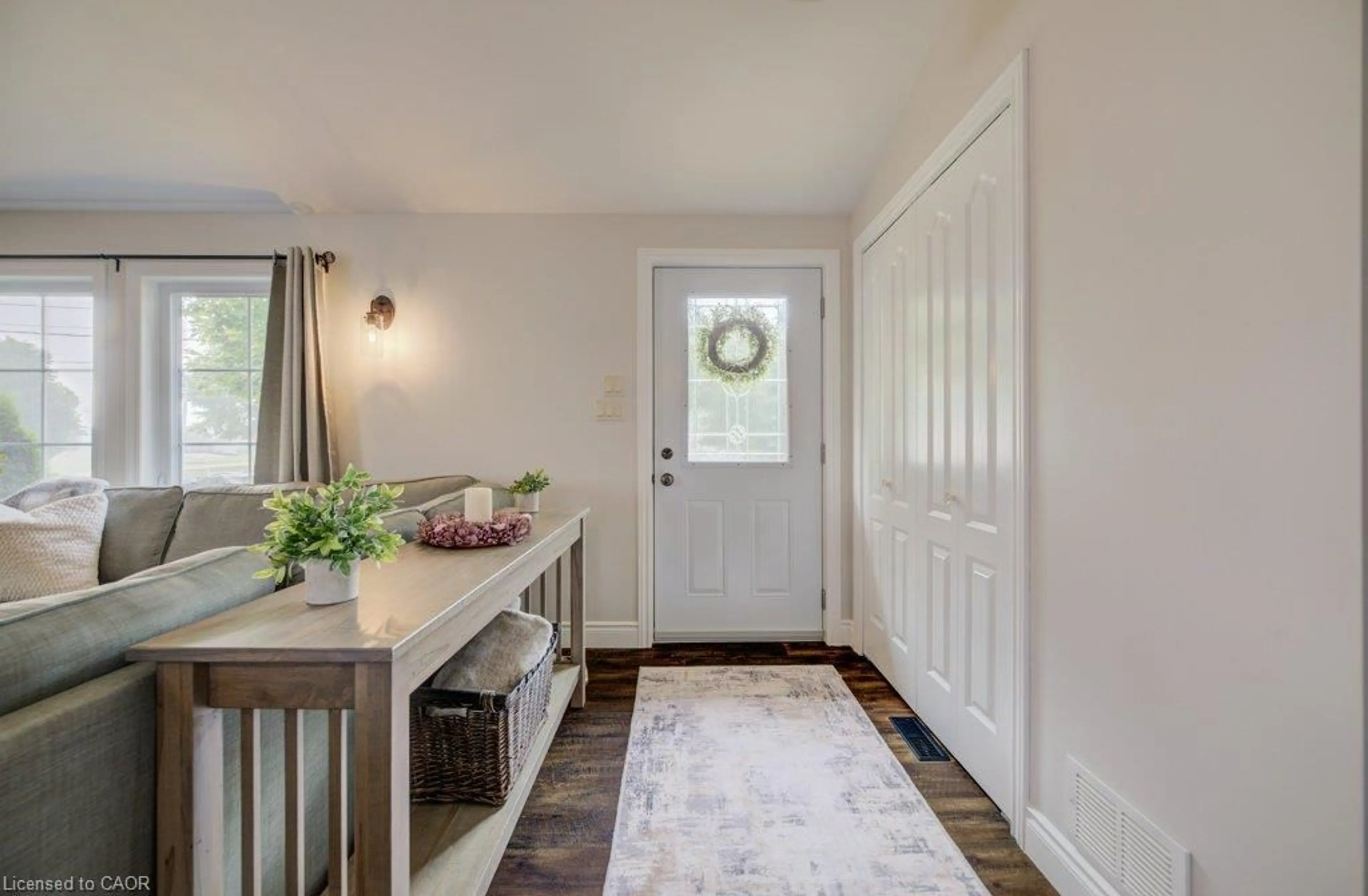 Indoor entryway for 1077 Queen St, Wroxeter Ontario N0G 2X0