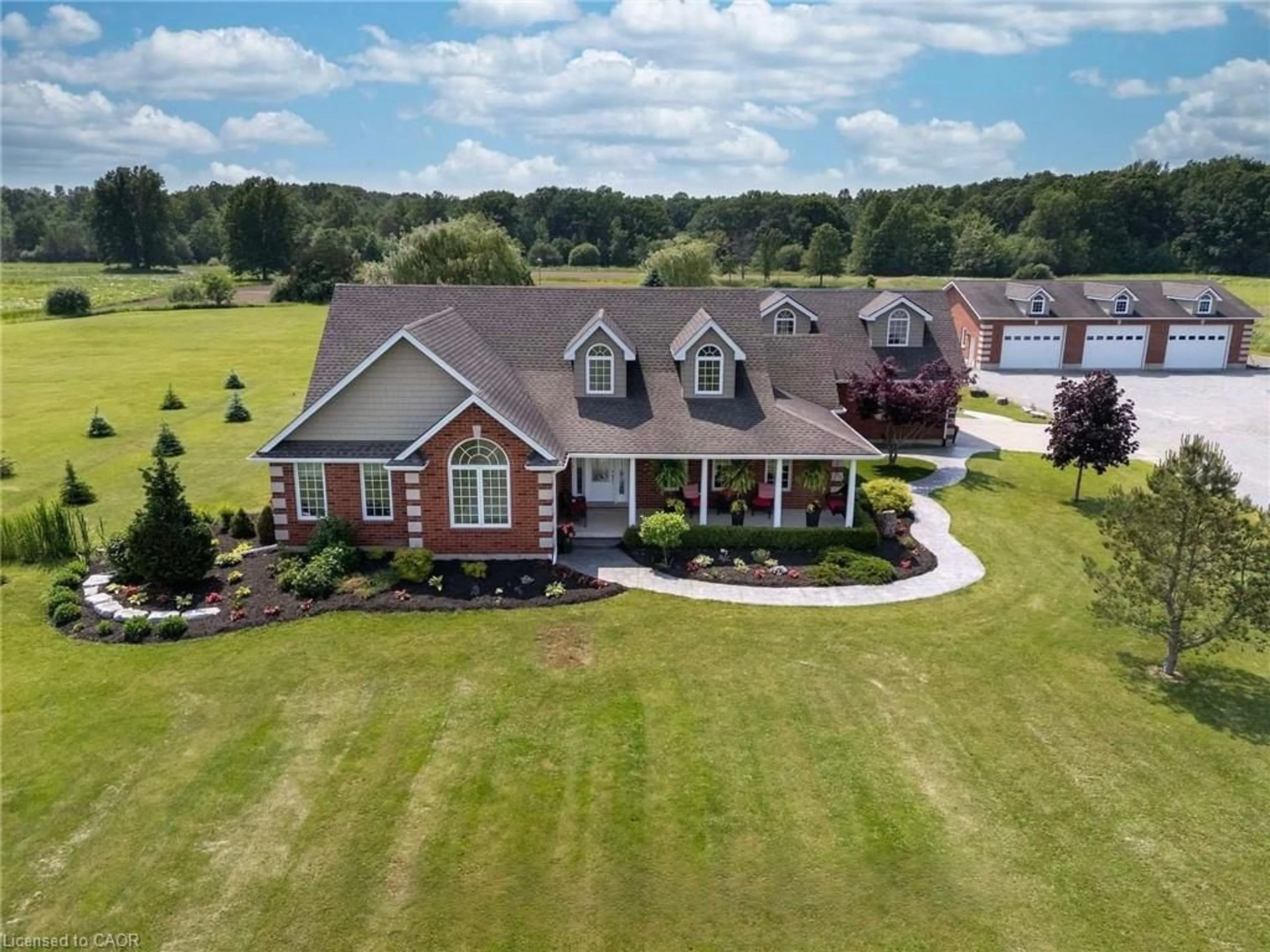 A pic from outside/outdoor area/front of a property/back of a property/a pic from drone, unknown for 551 Darby Rd, Welland Ontario L0S 1K0