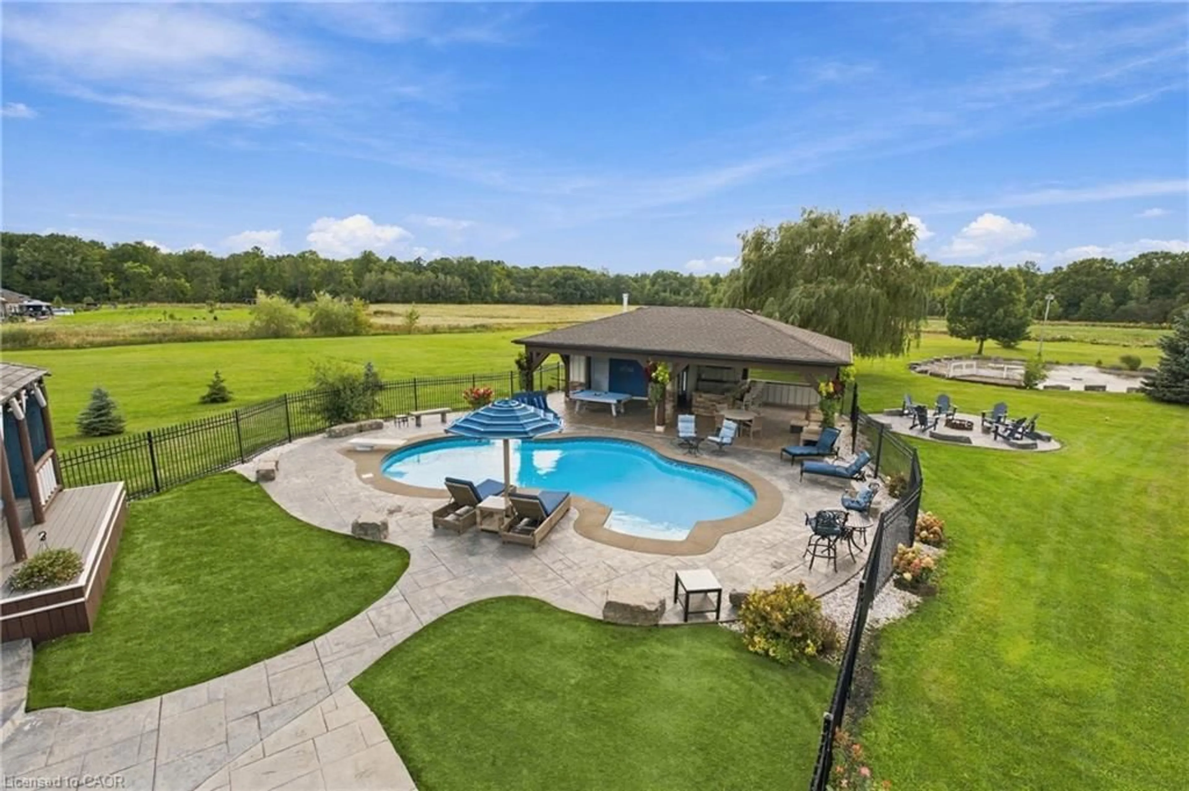 A pic from outside/outdoor area/front of a property/back of a property/a pic from drone, water/lake/river/ocean view for 551 Darby Rd, Welland Ontario L0S 1K0