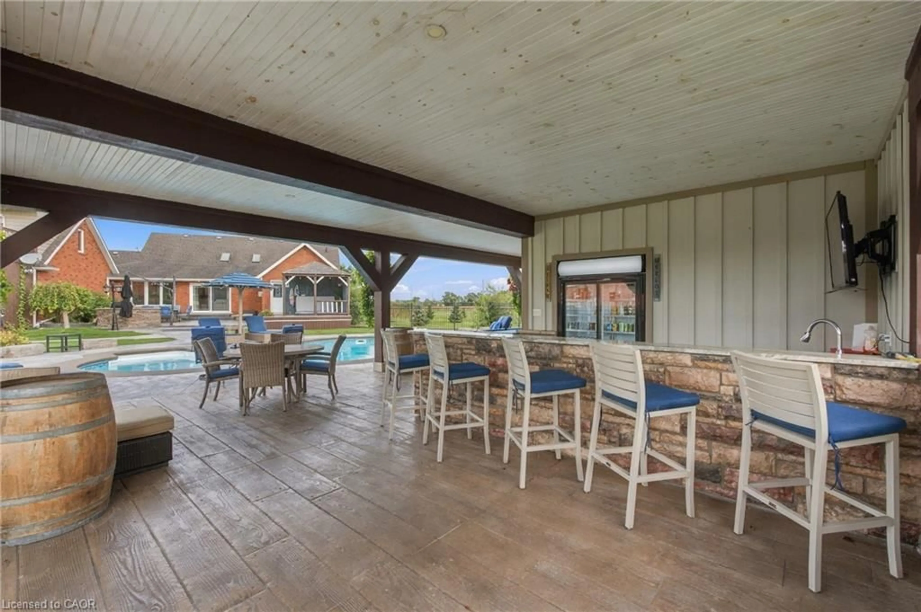 Patio, water/lake/river/ocean view for 551 Darby Rd, Welland Ontario L0S 1K0