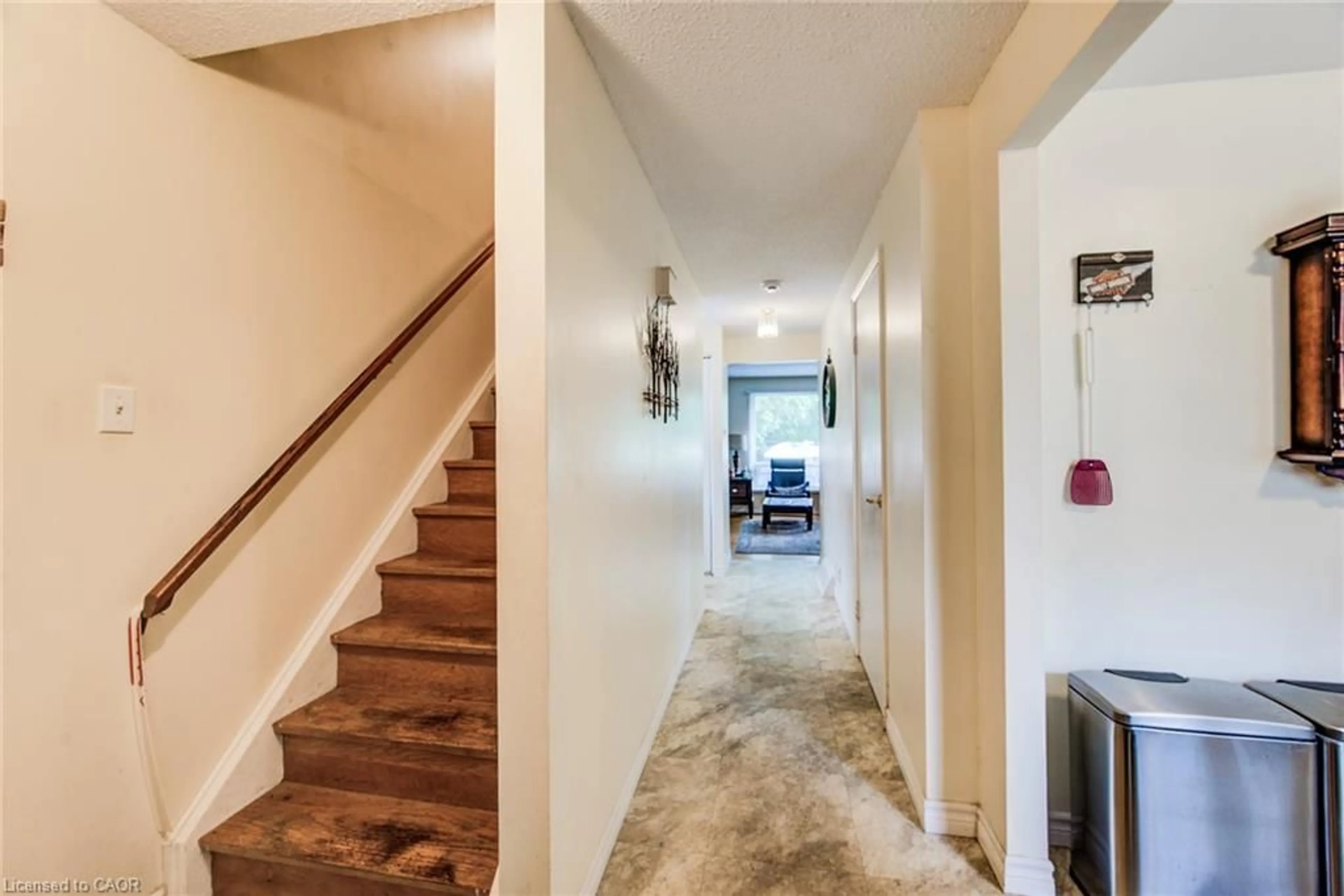 Indoor entryway for 428B Dunvegan Dr, Waterloo Ontario N2K 2C7