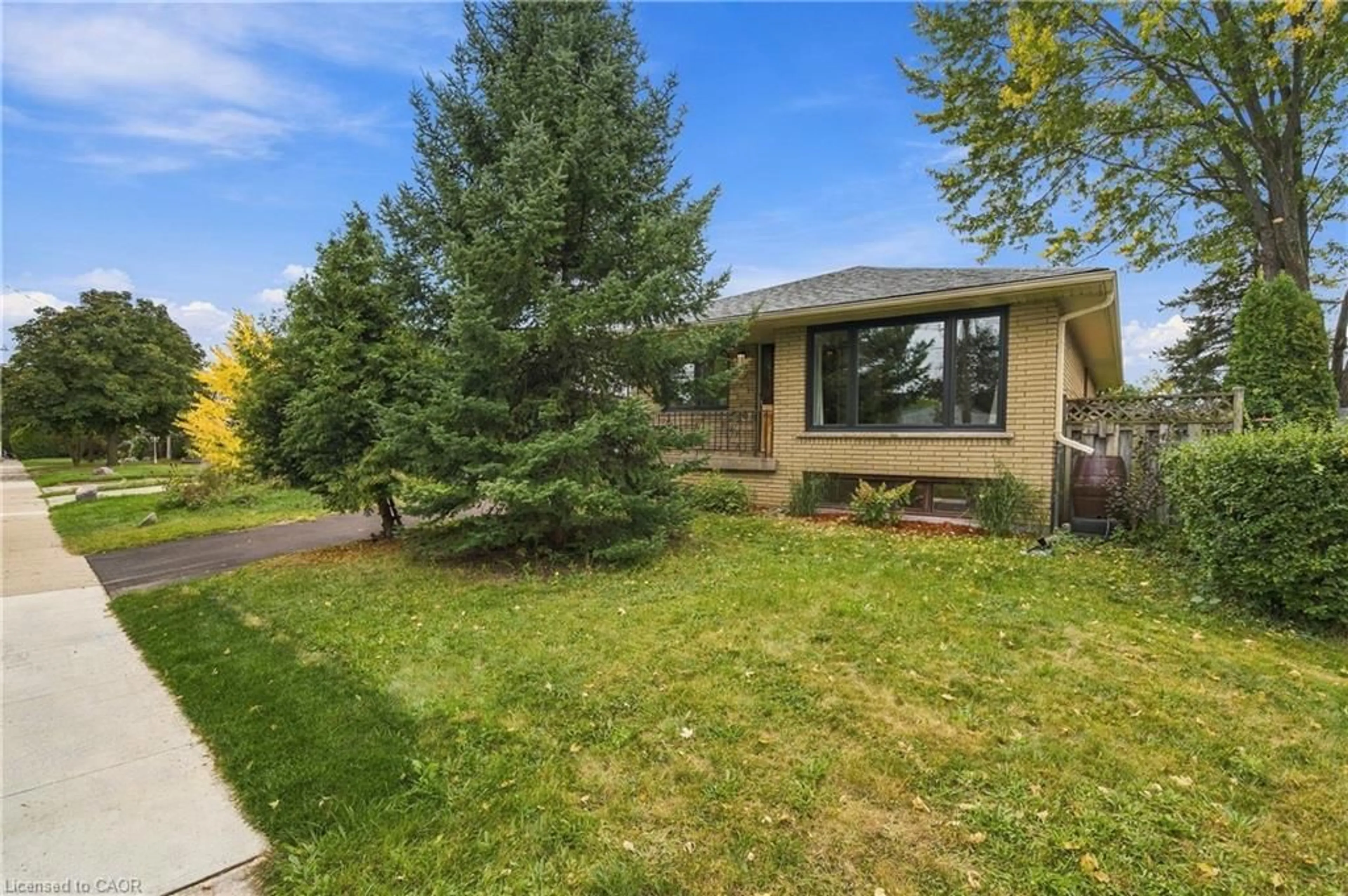 Home with vinyl exterior material, street for 662 Dynes Rd, Burlington Ontario L7N 2V6