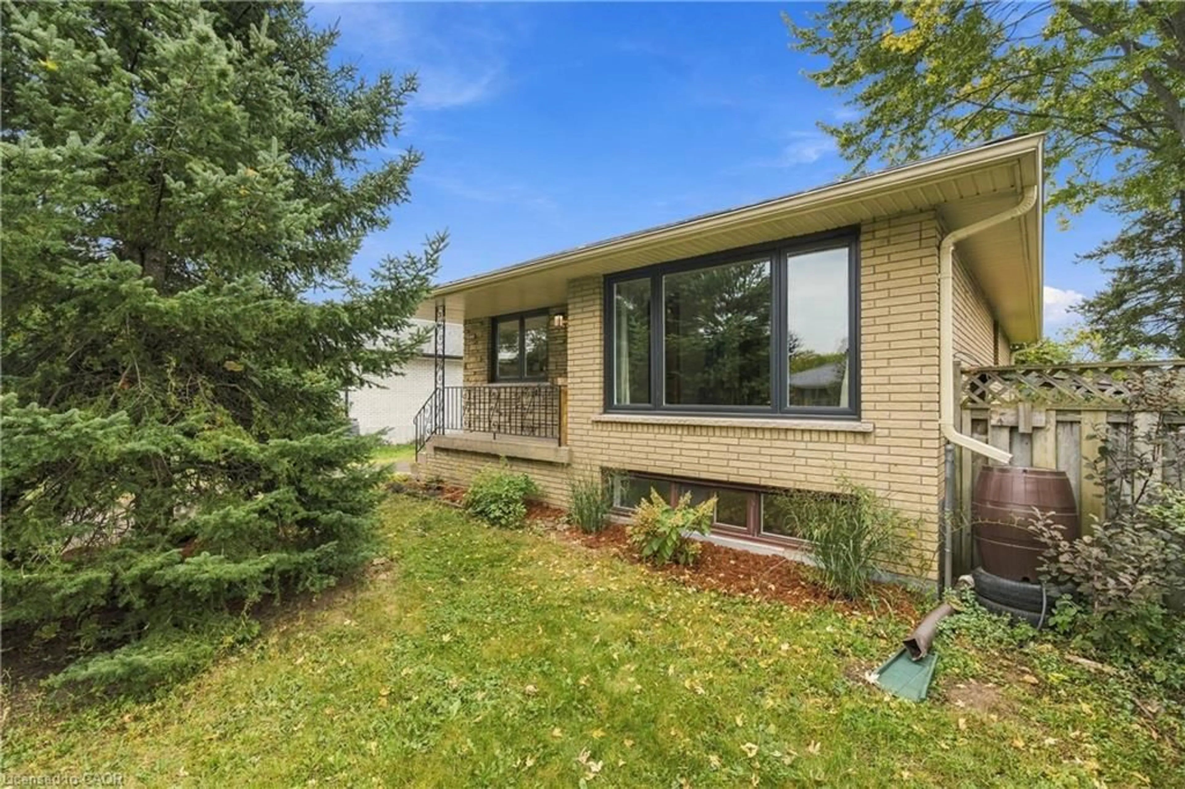 Home with brick exterior material, street for 662 Dynes Rd, Burlington Ontario L7N 2V6