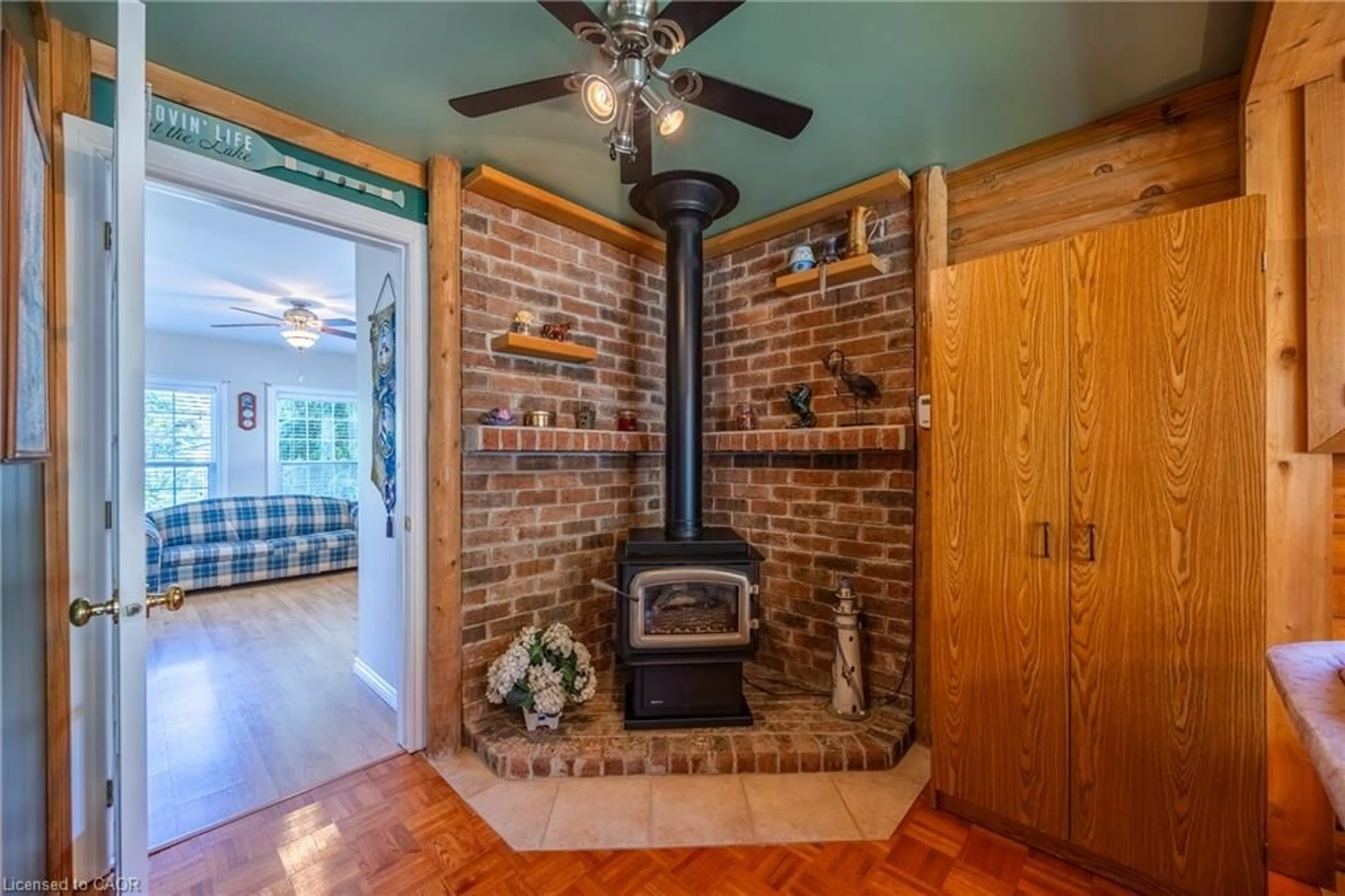 Indoor foyer for 22 Bass Lane, Port Rowan Ontario N0E 1M0