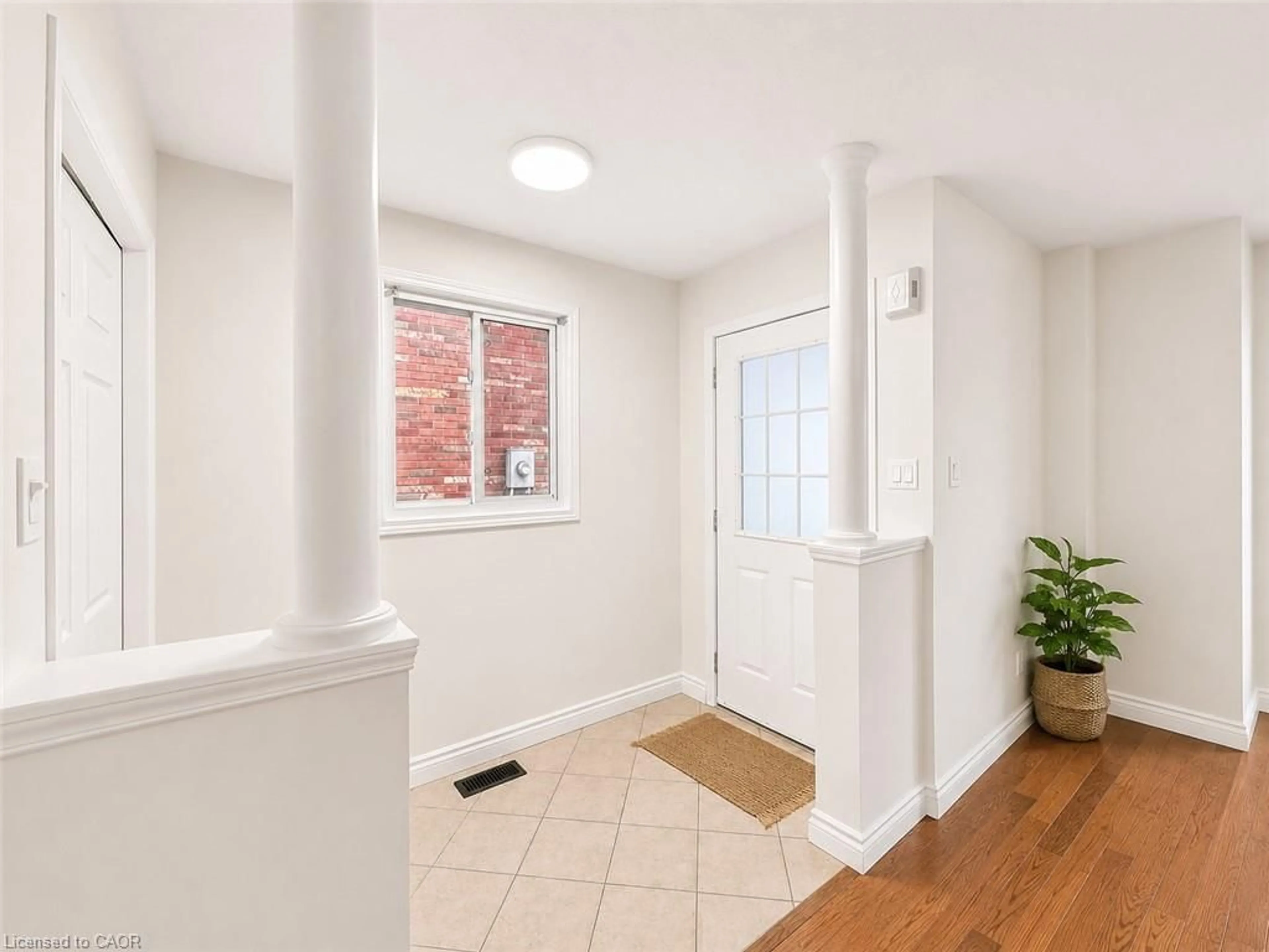 Indoor entryway for 424 Wake Robin Cres, Kitchener Ontario N2E 3L6