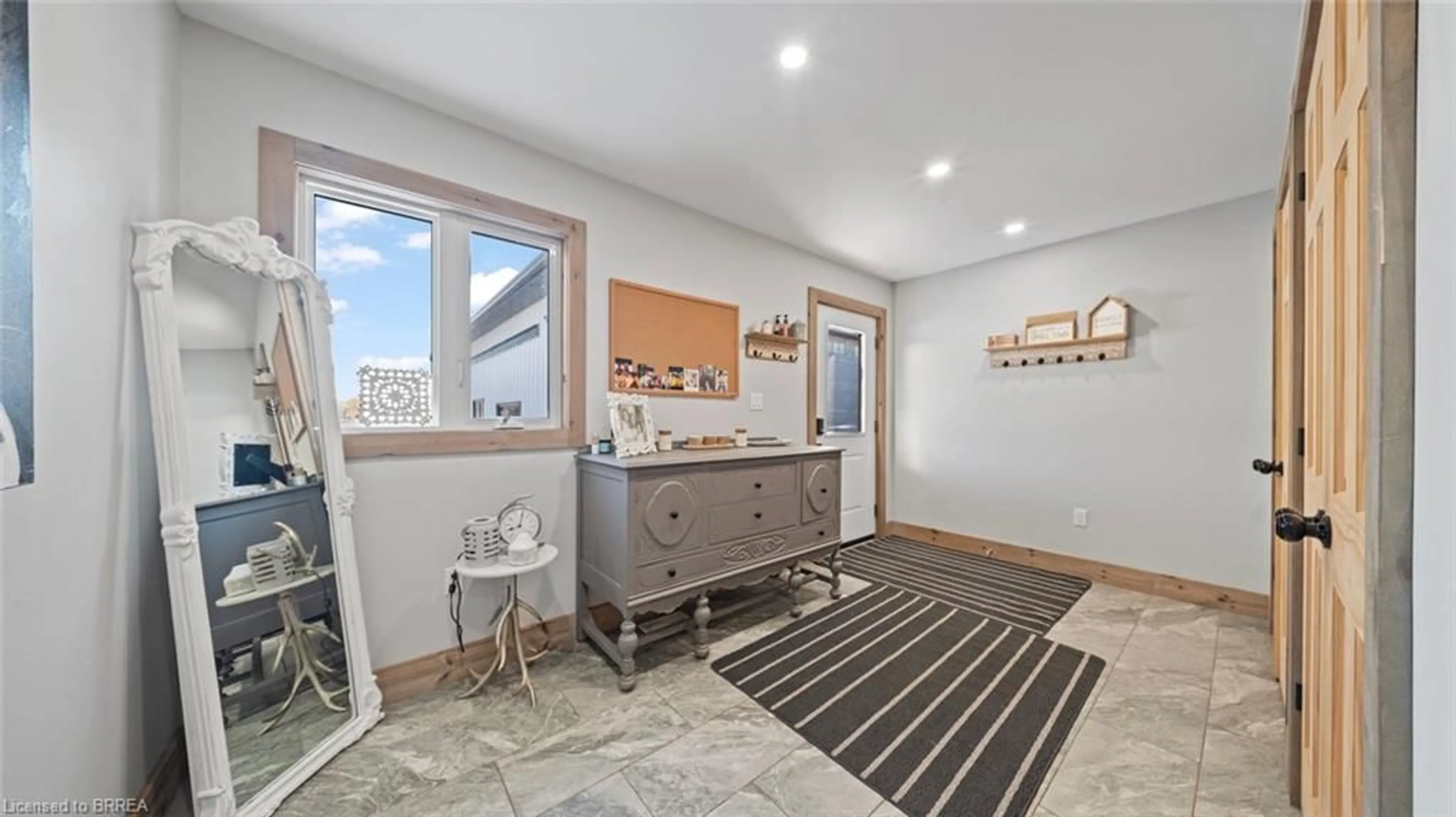 Indoor entryway for 6 Kings Lane, Scotland Ontario N0E 1R0