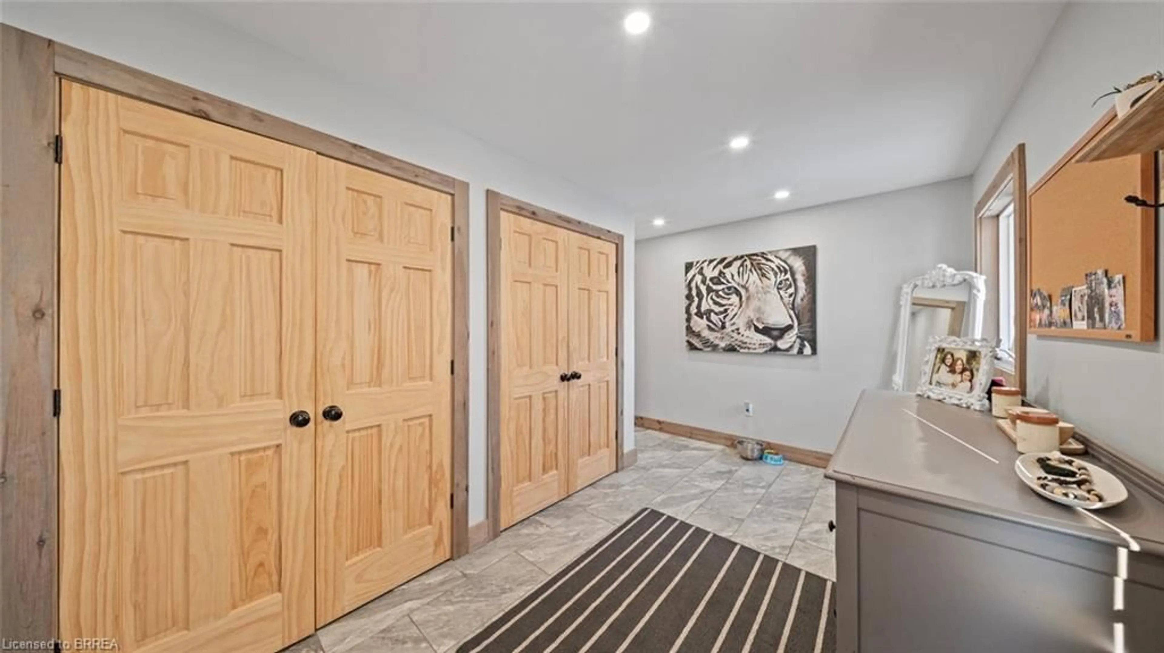 Indoor entryway for 6 Kings Lane, Scotland Ontario N0E 1R0