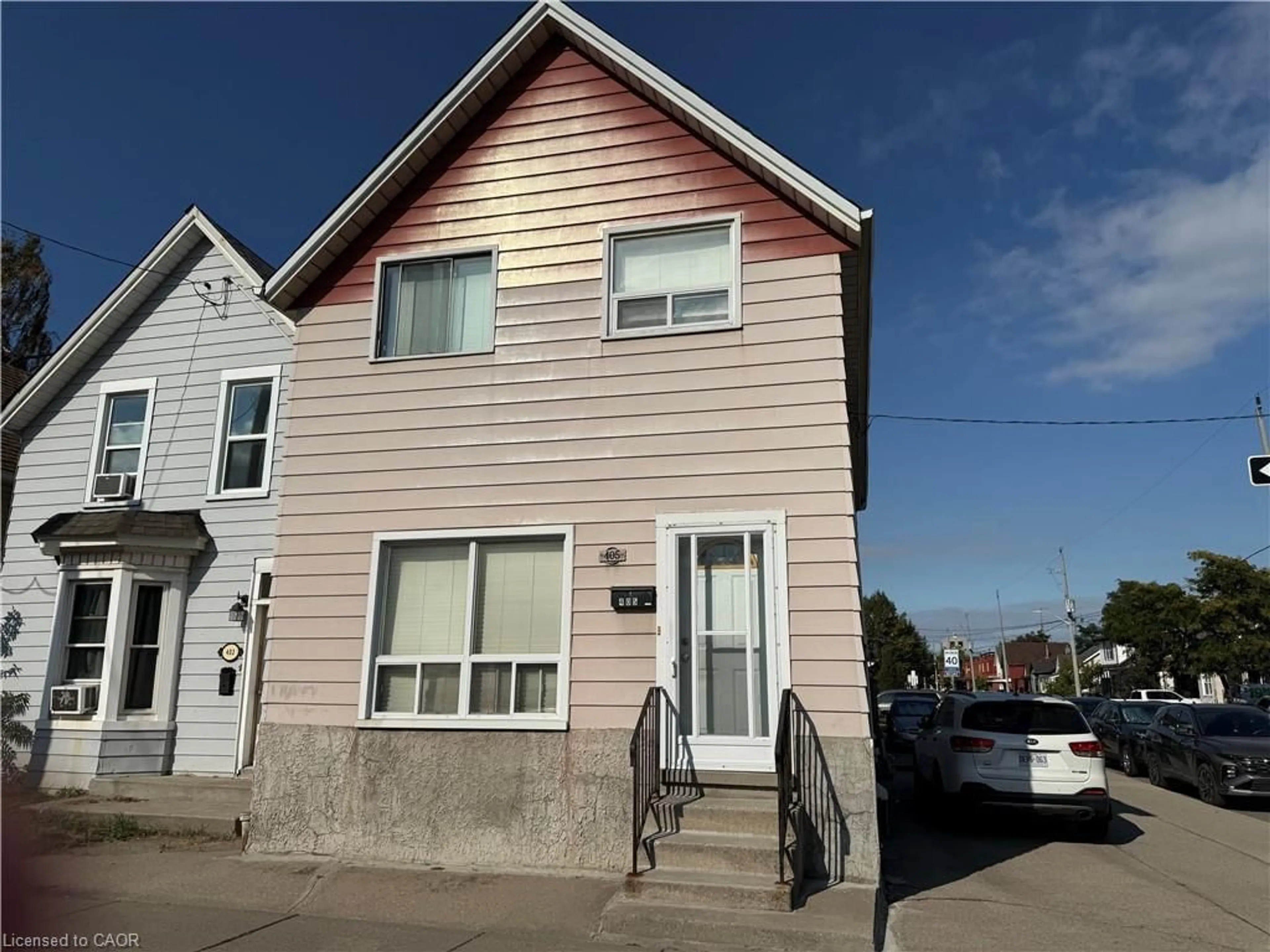 Home with vinyl exterior material, street for 405 Cannon St, Hamilton Ontario L8L 2C5