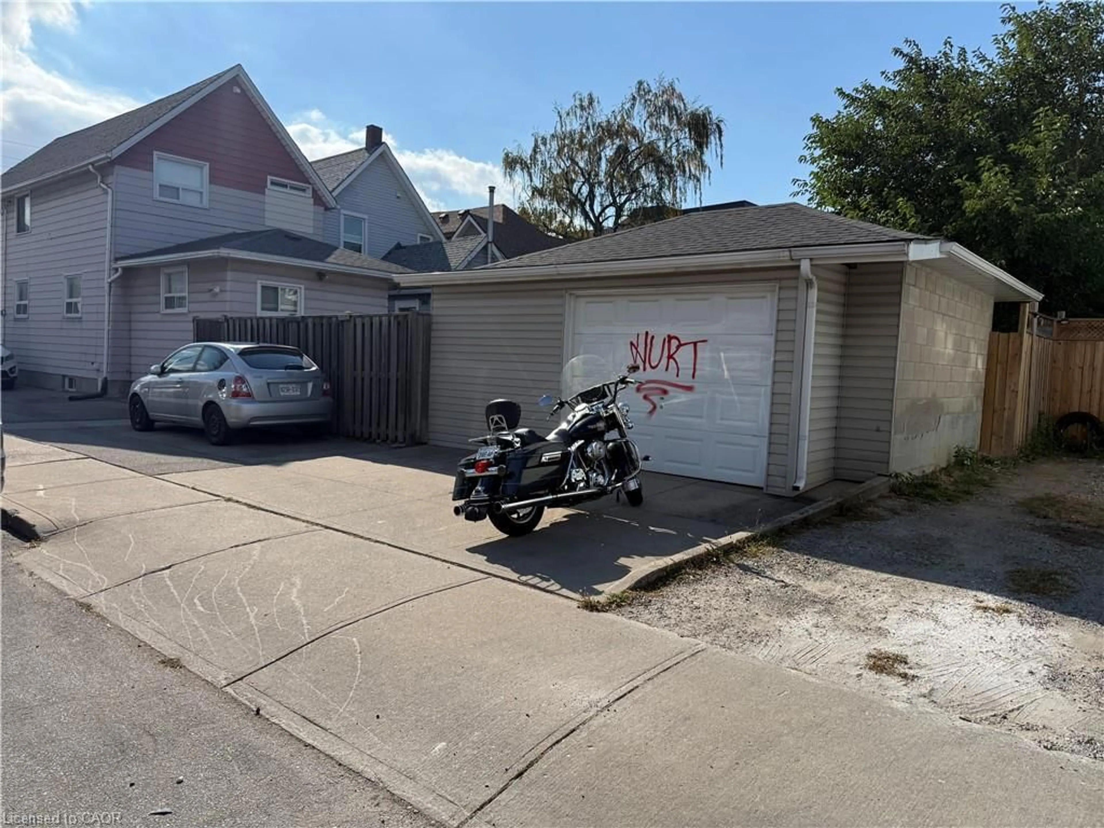 A pic from outside/outdoor area/front of a property/back of a property/a pic from drone, street for 405 Cannon St, Hamilton Ontario L8L 2C5