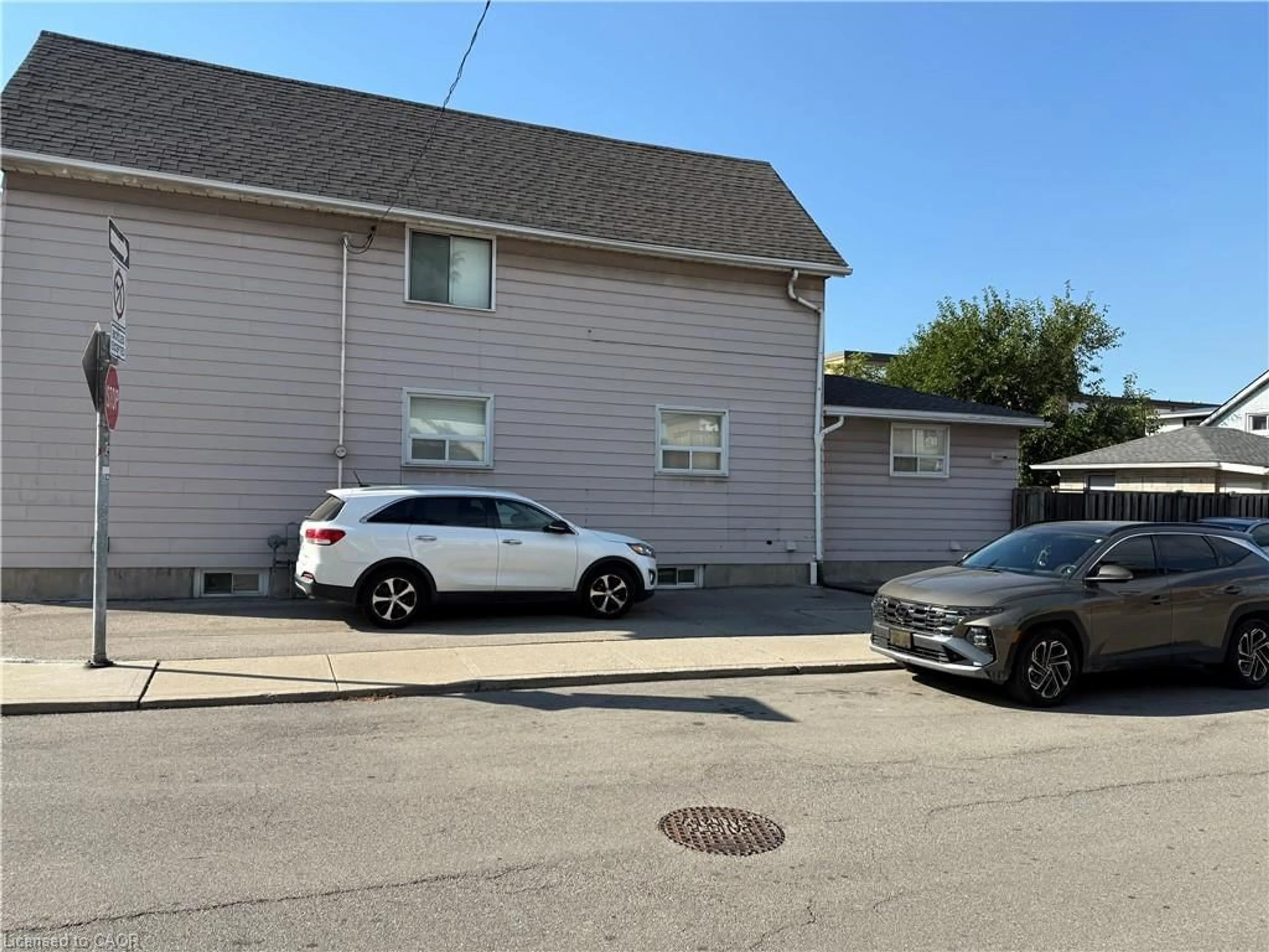 Unknown for 405 Cannon St, Hamilton Ontario L8L 2C5