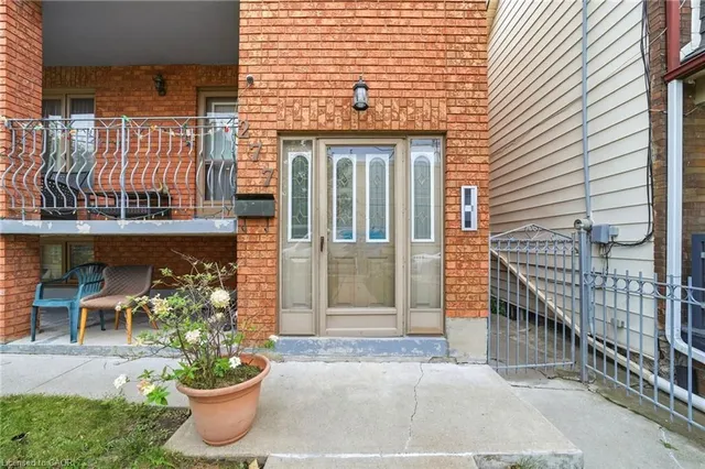 277 Harvie Ave, York 2