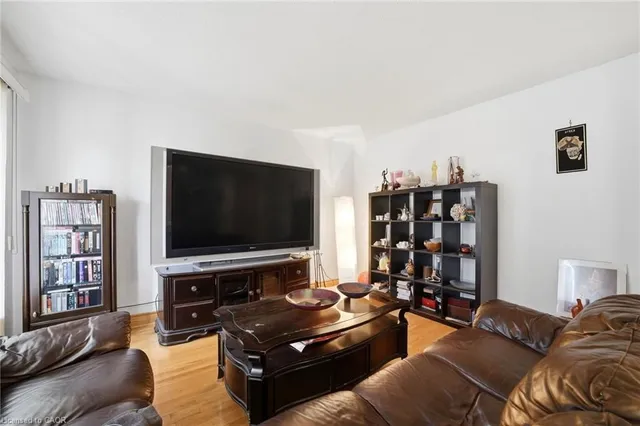 277 Harvie Ave, York 5