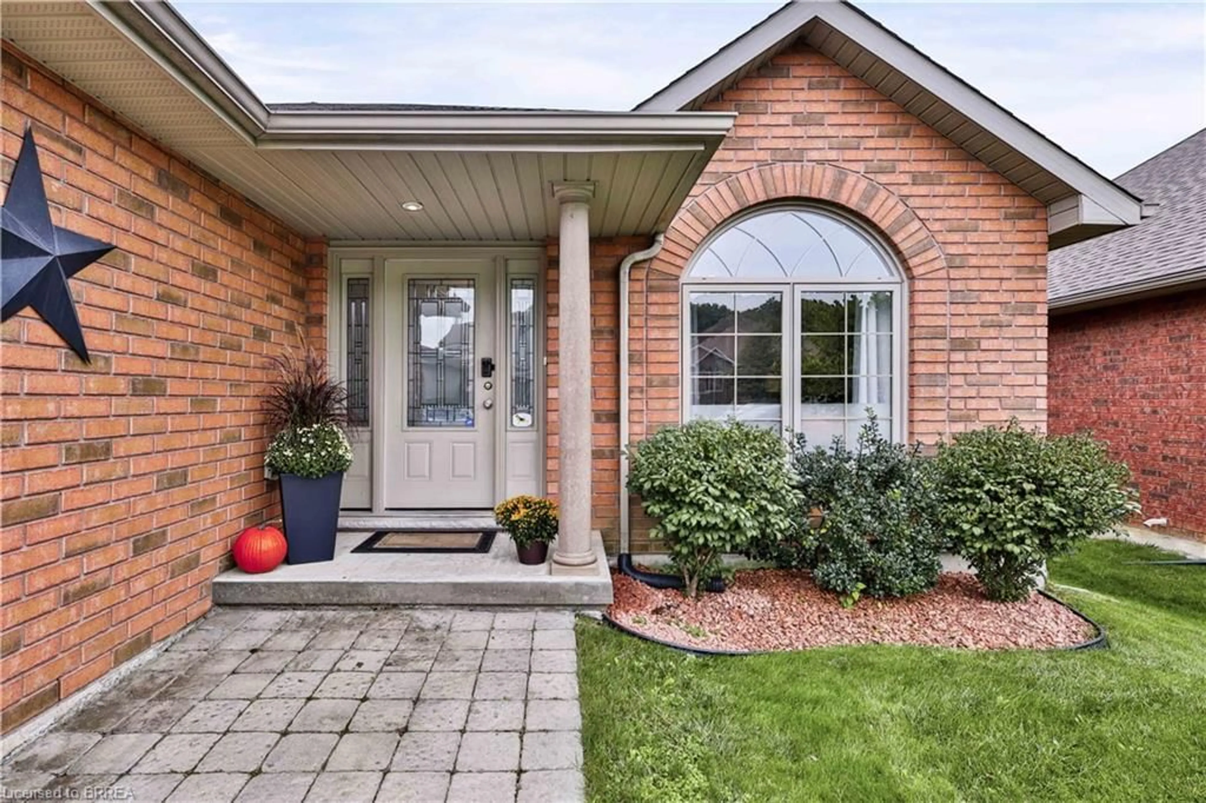 Home with brick exterior material, street for 62 Redbud Cres, Simcoe Ontario N3Y 0B8