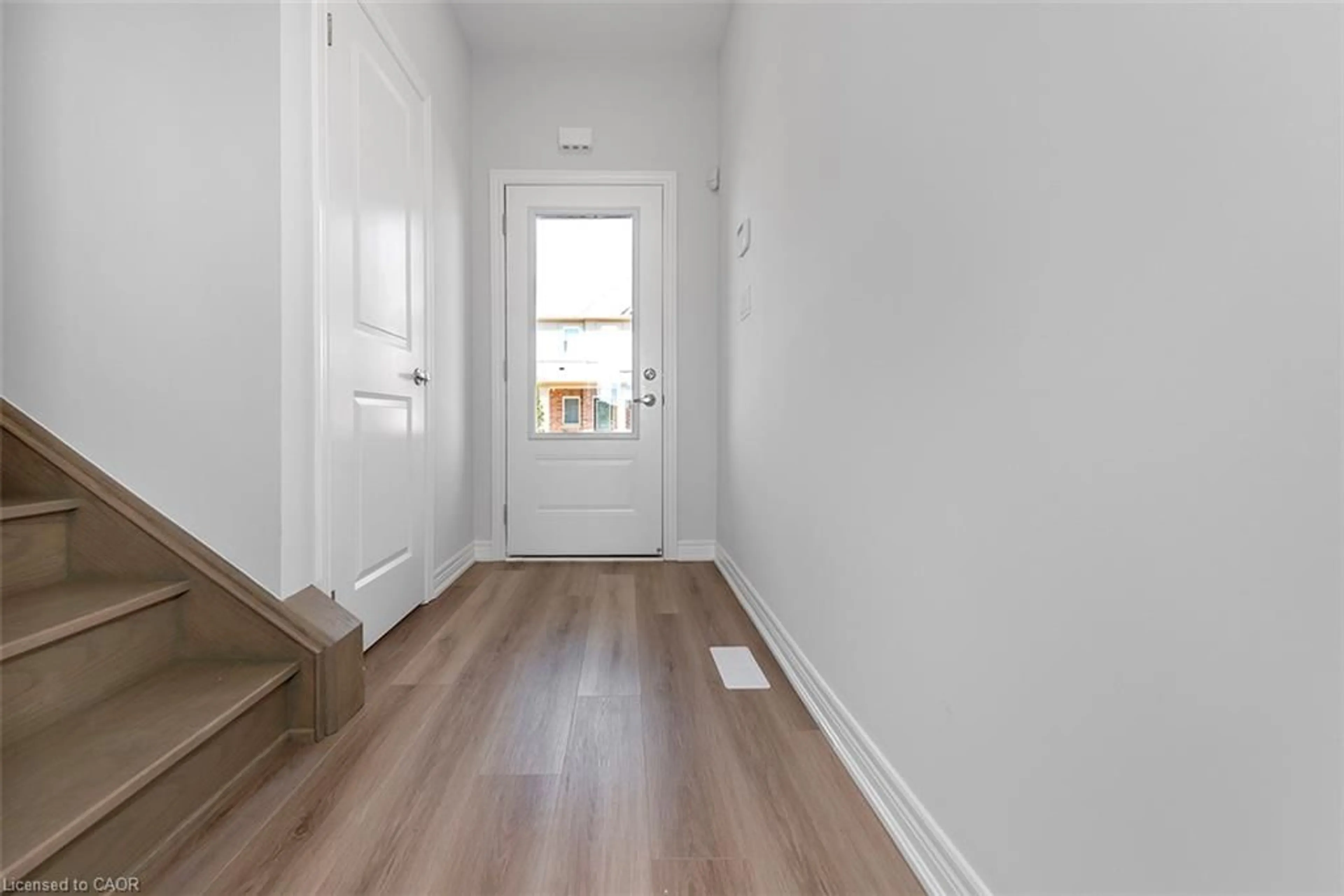 Indoor entryway for 205 Thames Way #12, Mount Hope Ontario L0R 1W0