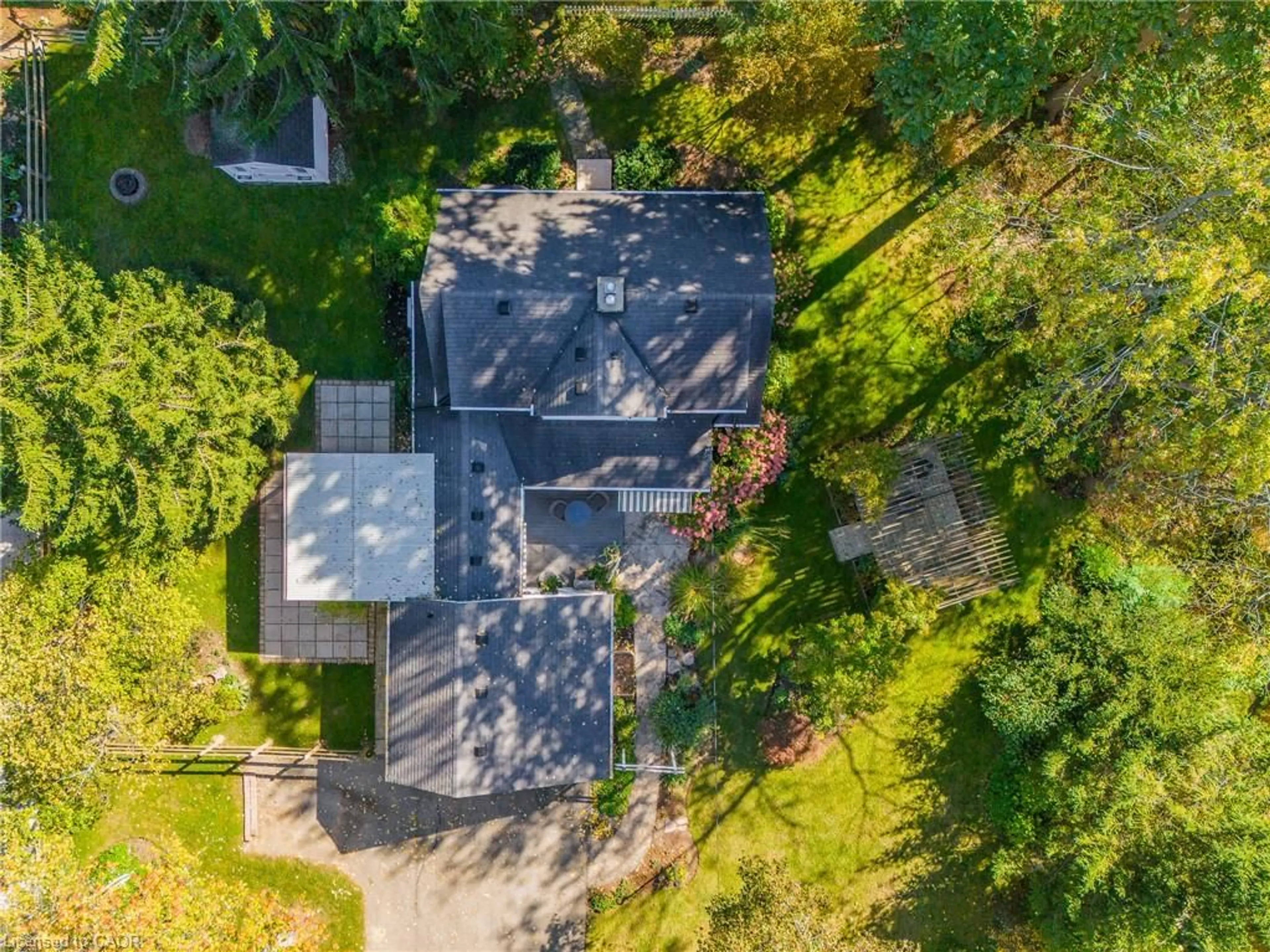 A pic from outside/outdoor area/front of a property/back of a property/a pic from drone, street for 17 Morgan St, Port Dover Ontario N0A 1N0