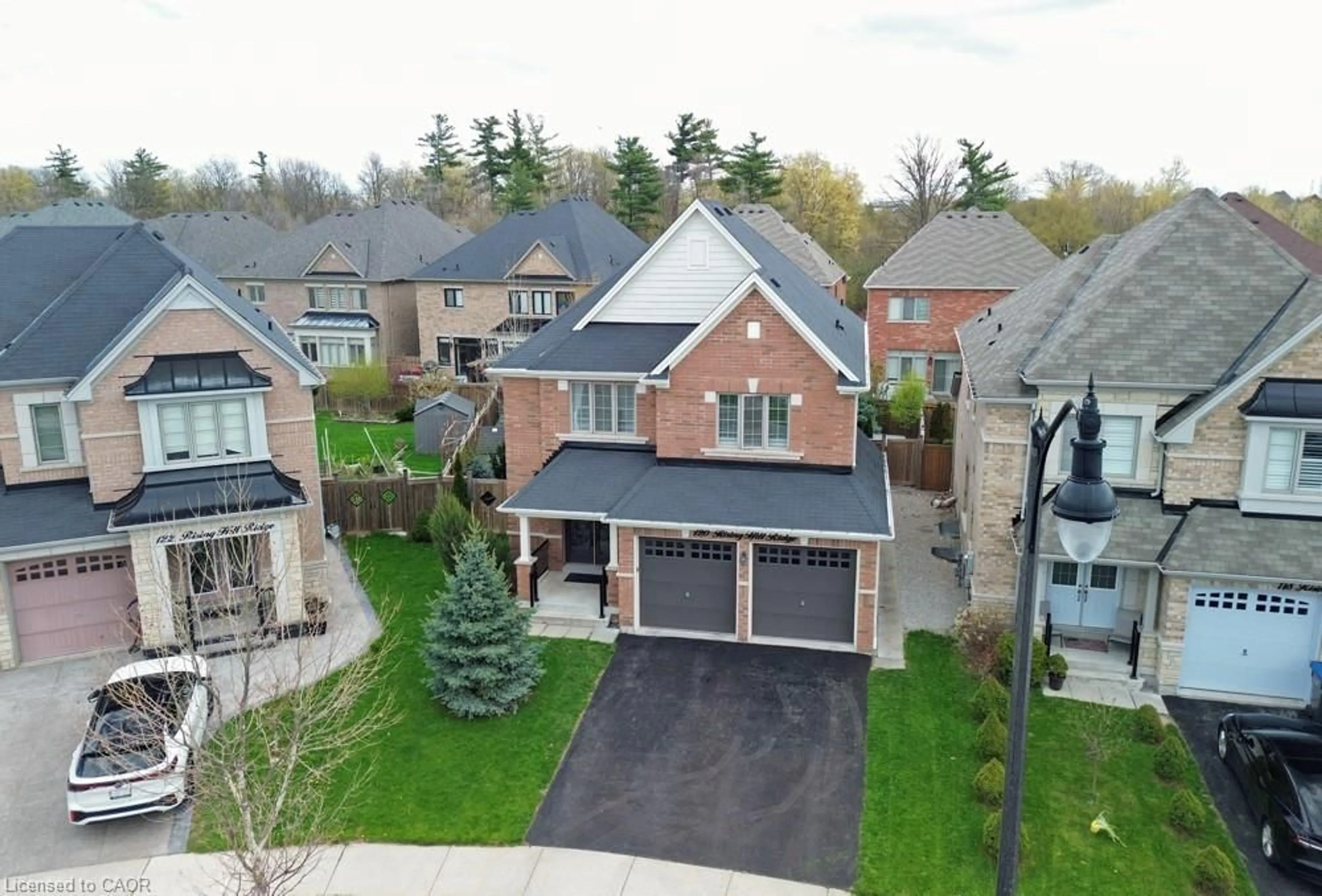 A pic from outside/outdoor area/front of a property/back of a property/a pic from drone, street for 120 Rising Hill Ridge, Brampton Ontario L6Y 6B2