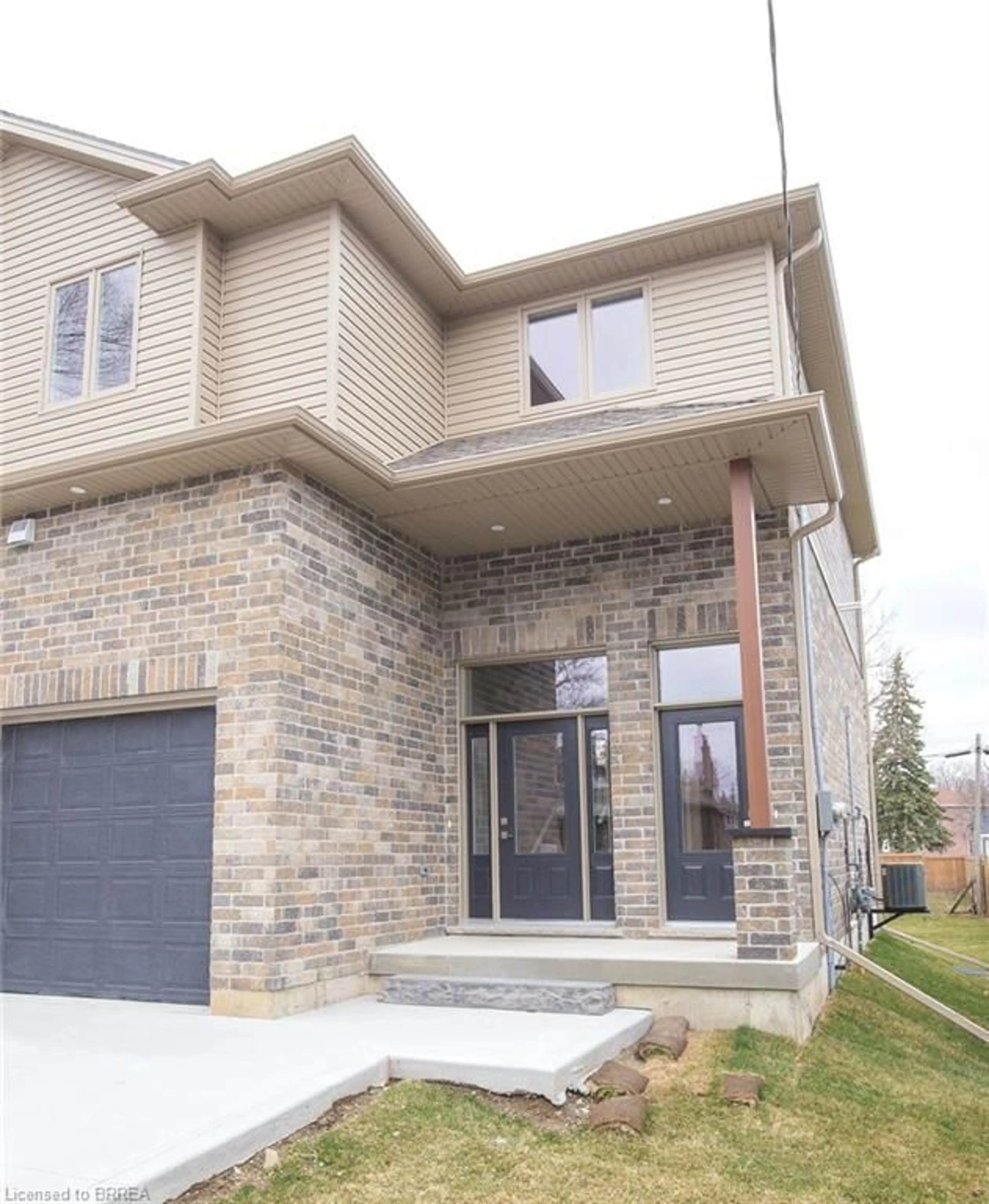 Home with brick exterior material, street for 355 Wellington St, Brantford Ontario N3S 4A7