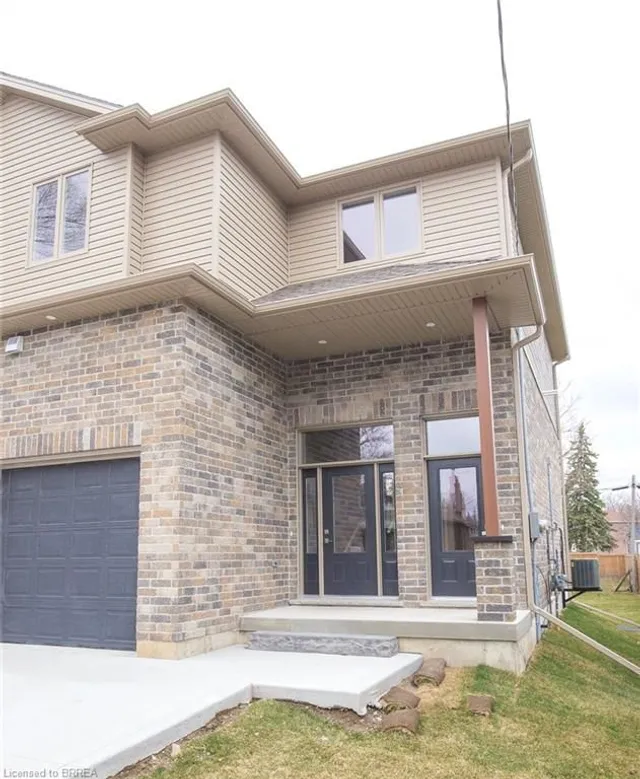 355 Wellington St, Brantford 3