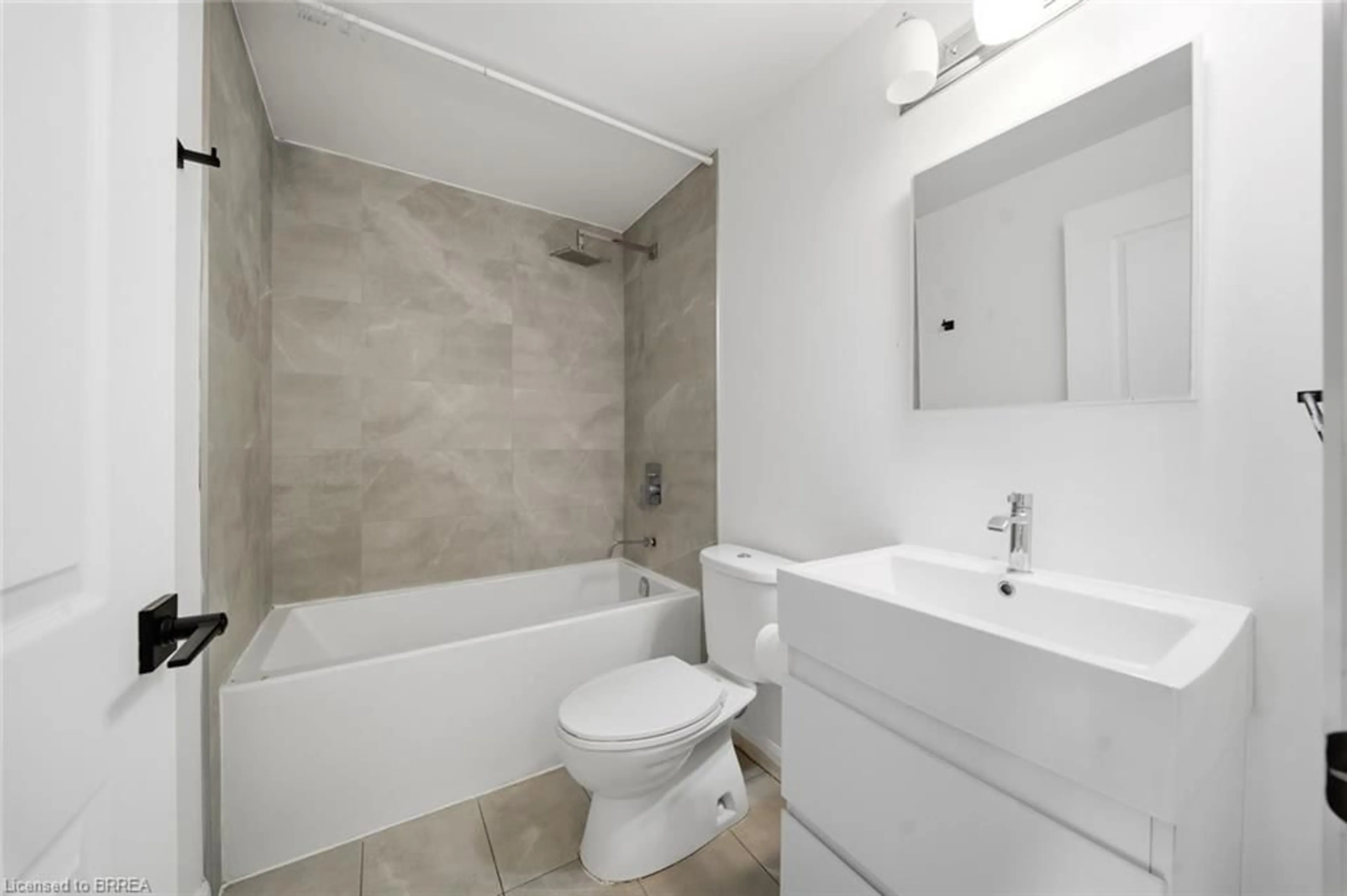 Standard bathroom, ceramic/tile floor for 7 Erie Ave #202, Brantford Ontario N3S 2E7
