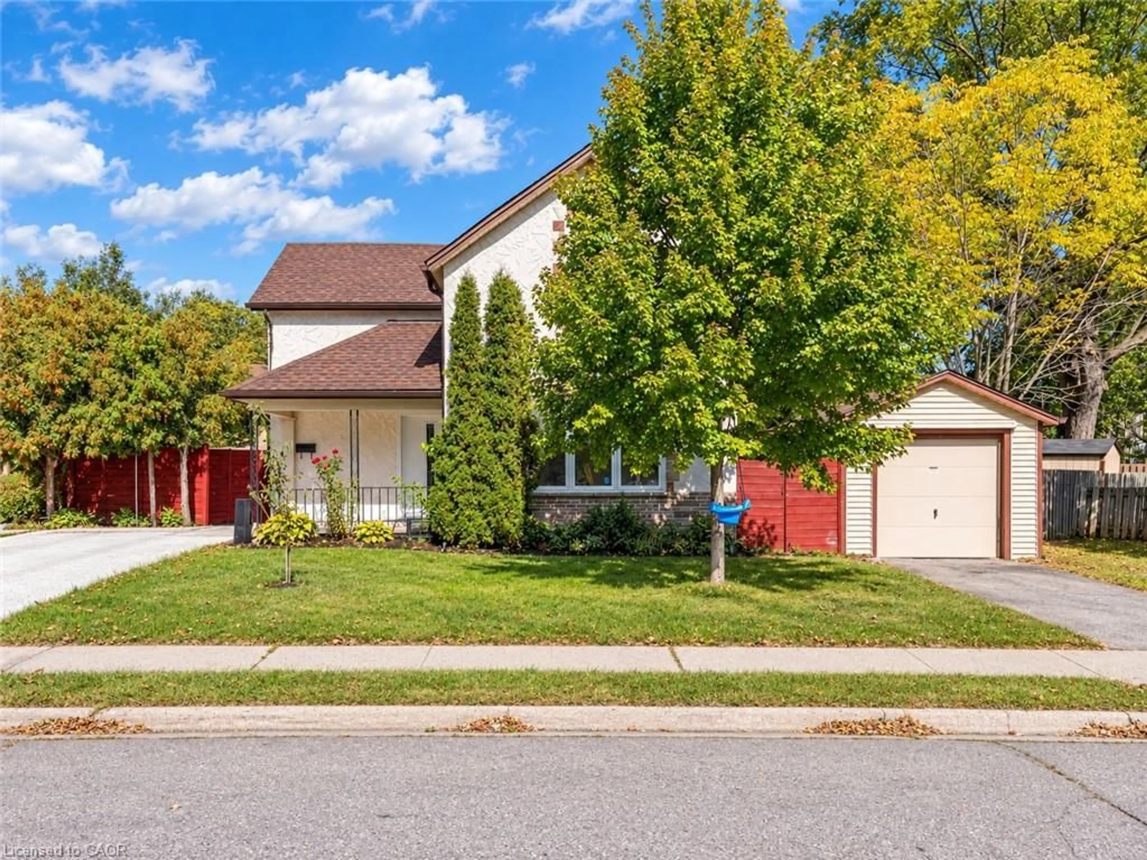 Home with vinyl exterior material, street for 116 Victoria Ave, Cambridge Ontario N1S 1X9