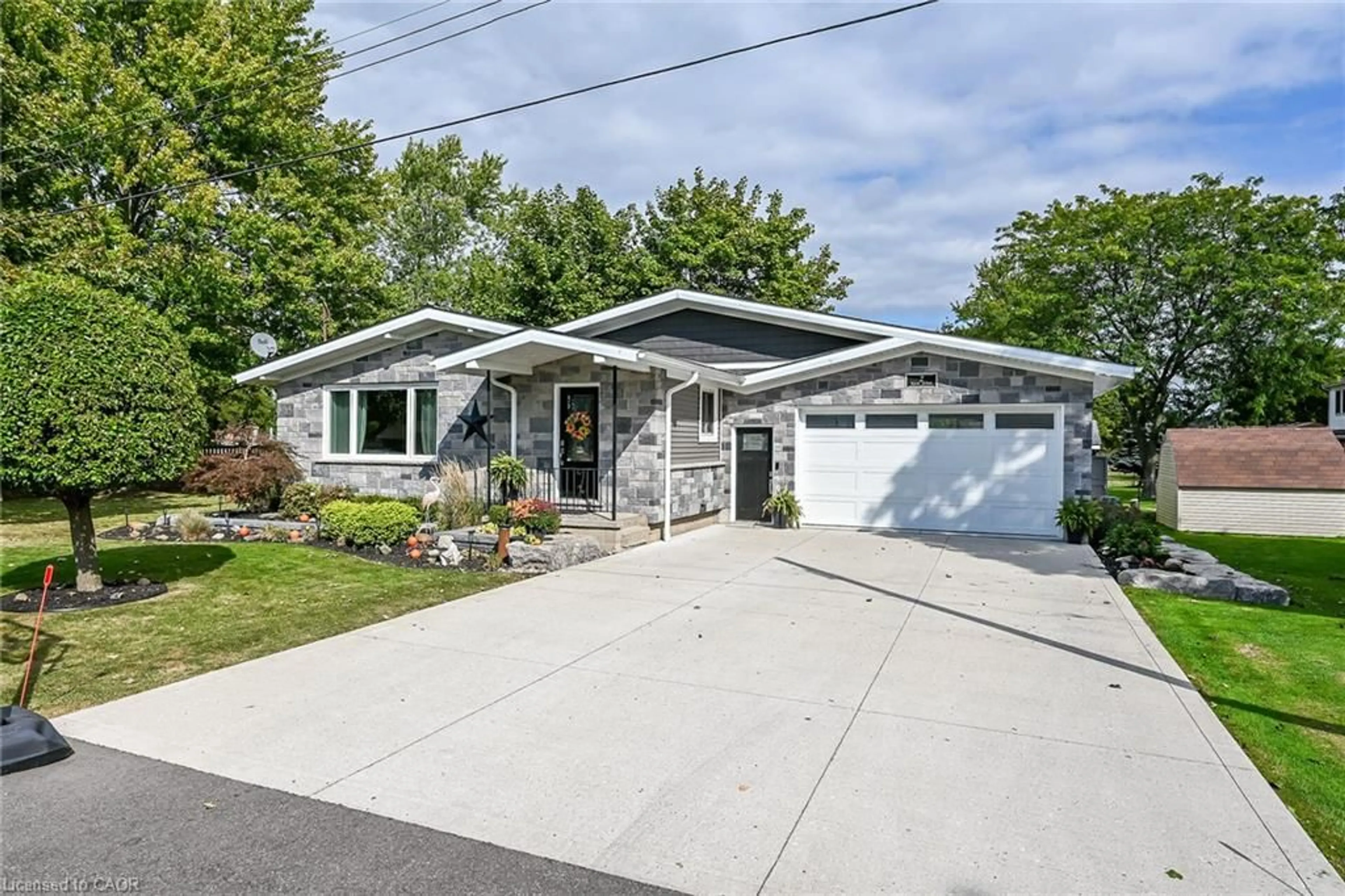 Home with vinyl exterior material, street for 2 Keen St, Jarvis Ontario N0A 1J0