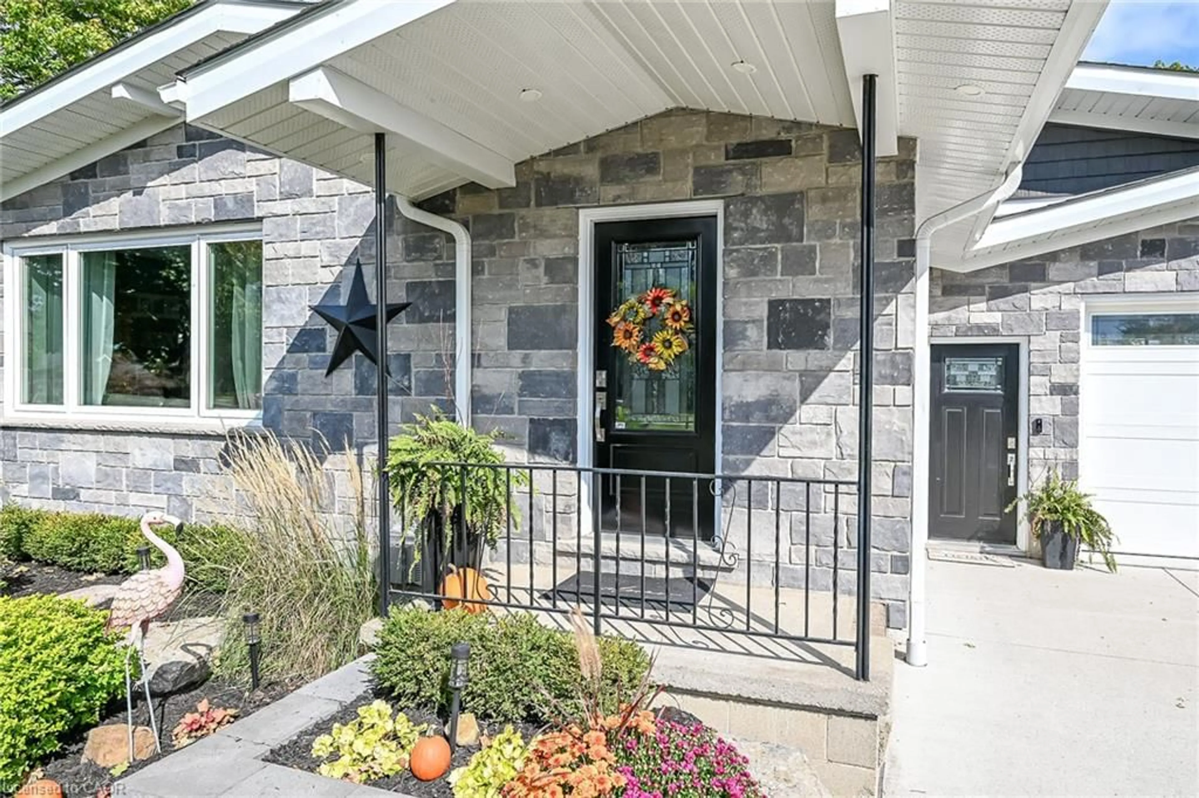 Indoor entryway for 2 Keen St, Jarvis Ontario N0A 1J0