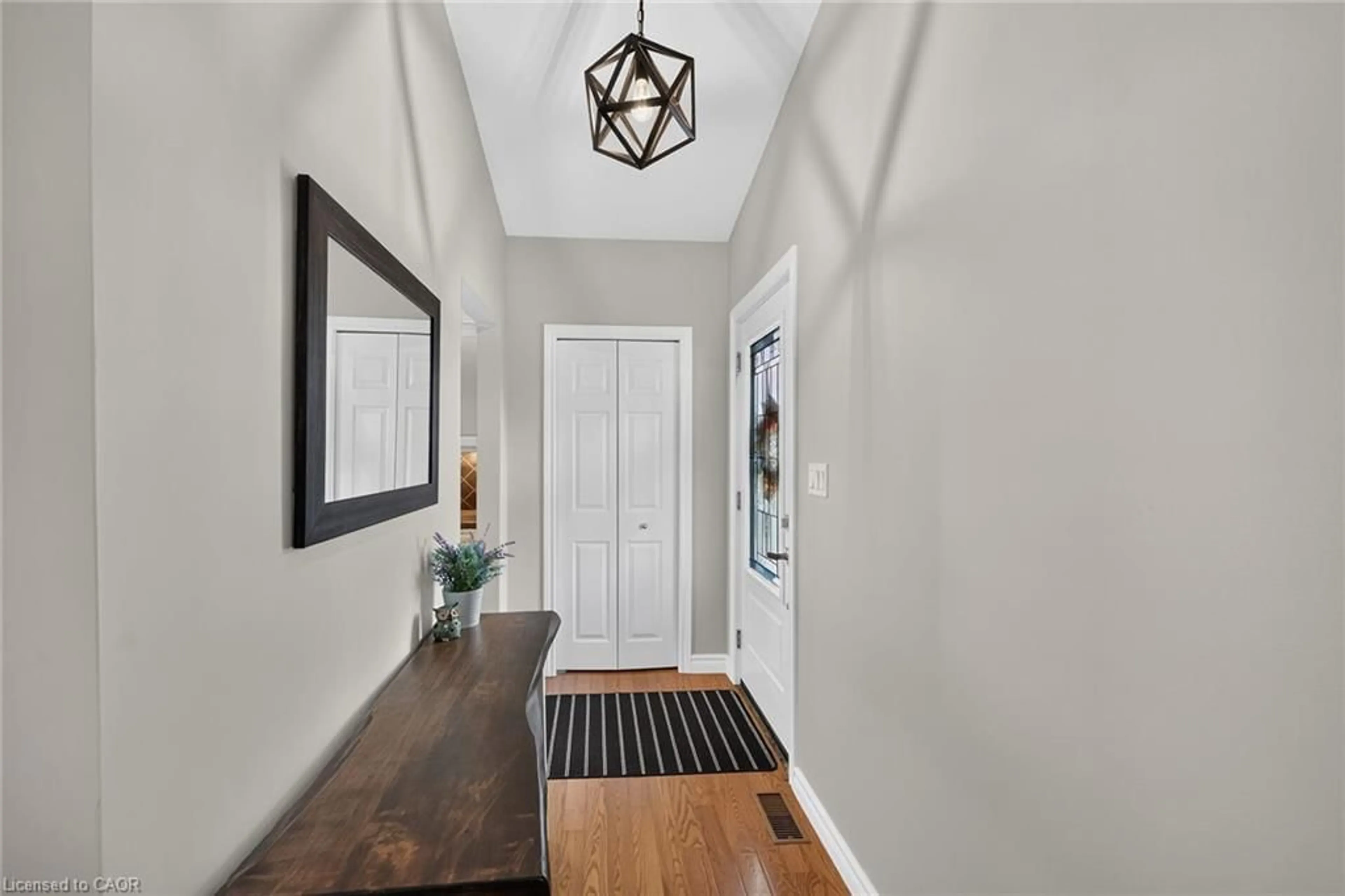 Indoor entryway for 2 Keen St, Jarvis Ontario N0A 1J0