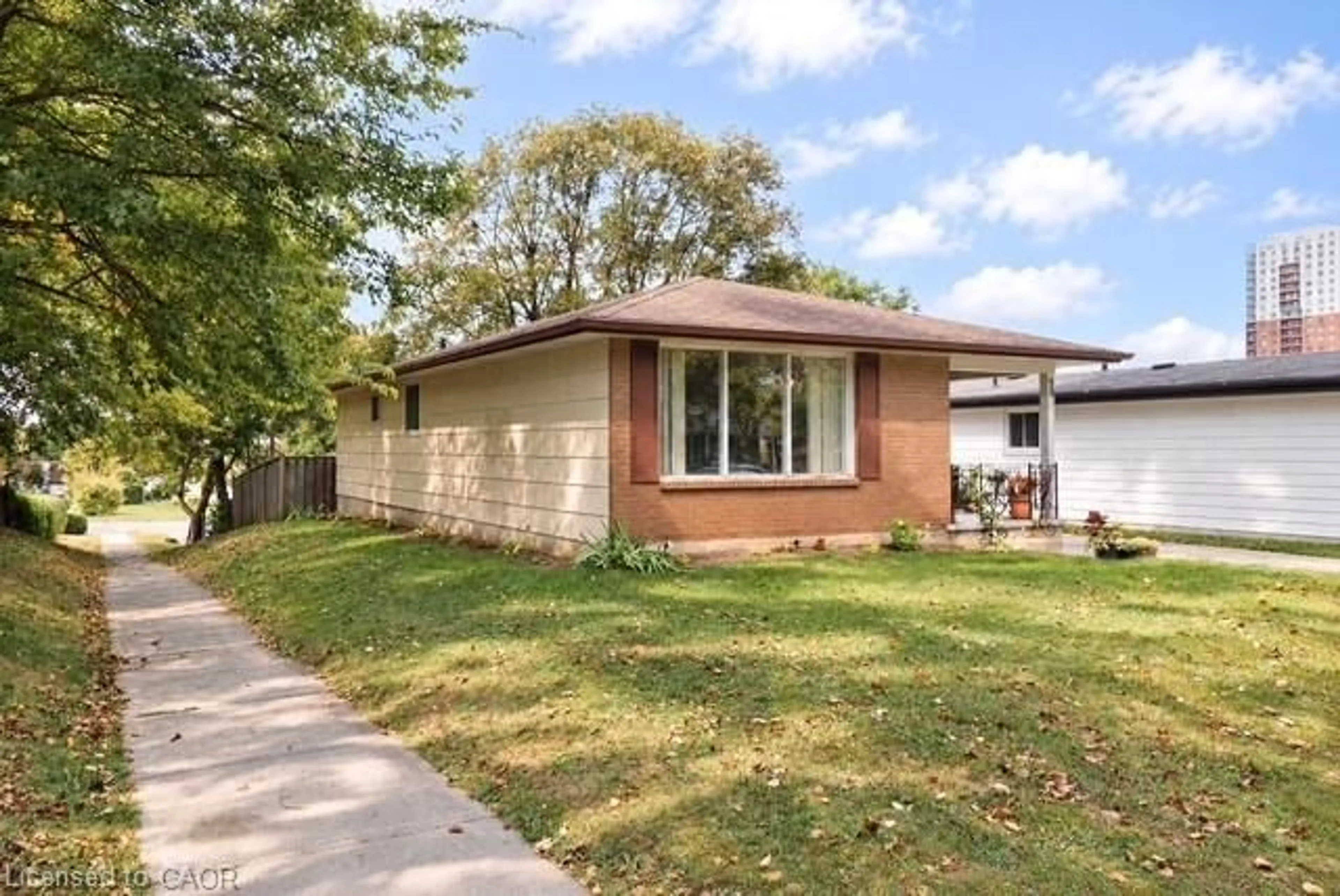 Home with brick exterior material, street for 90 Pepperwood Cres, Kitchener Ontario N2A 2R3
