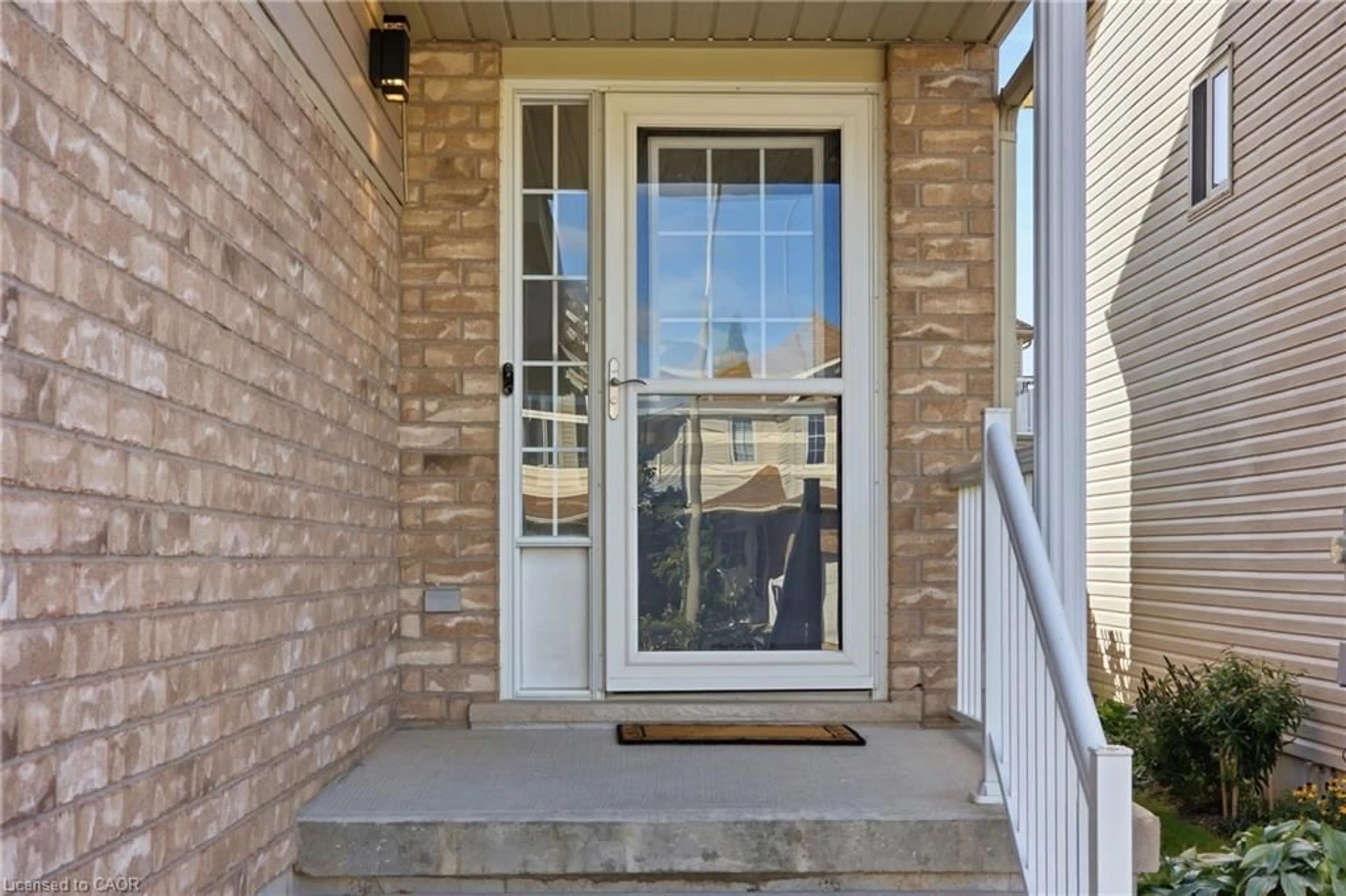 Indoor entryway for 15 Cannes St, Kitchener Ontario N2R 1V9