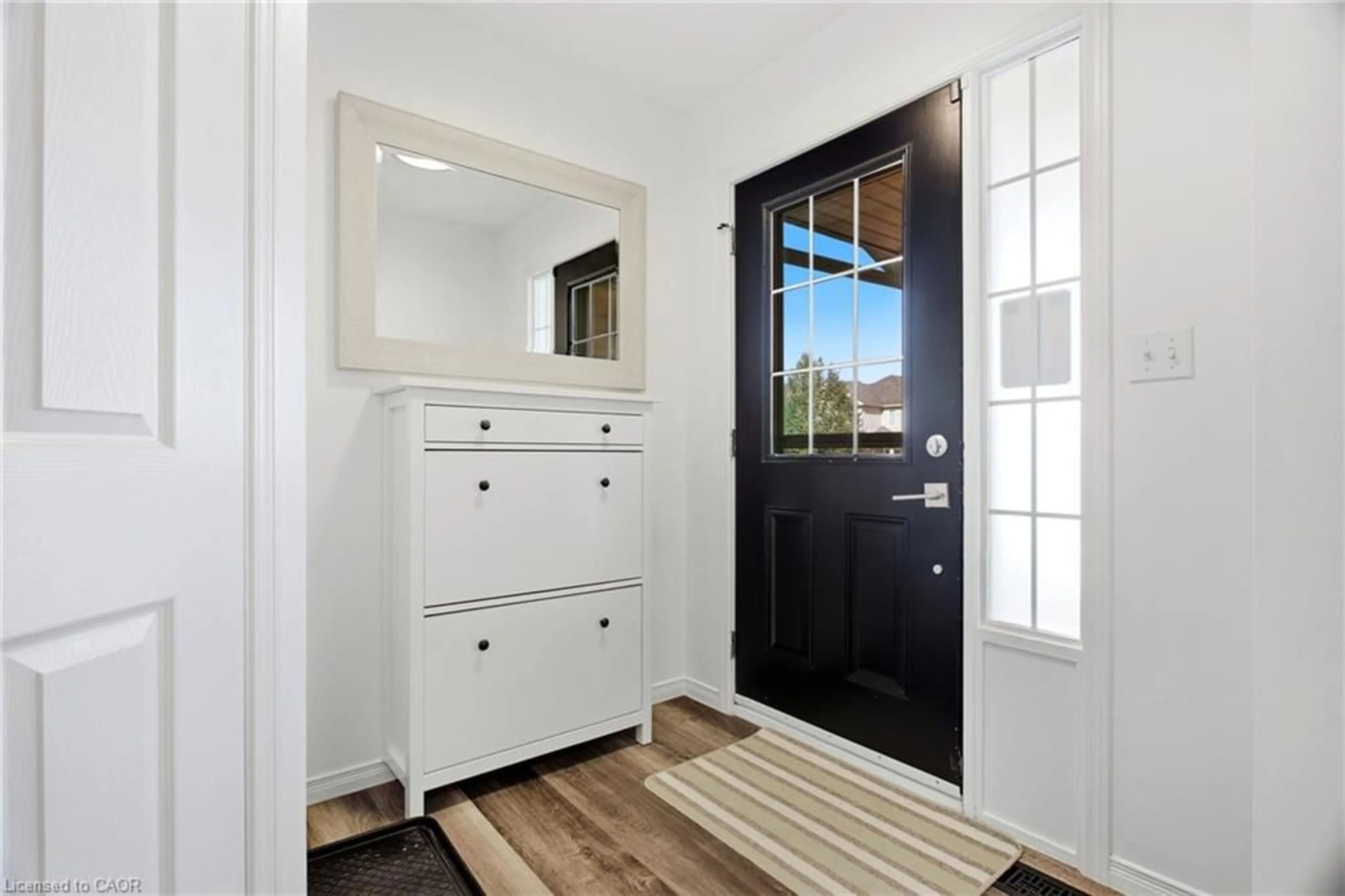 Indoor entryway for 15 Cannes St, Kitchener Ontario N2R 1V9