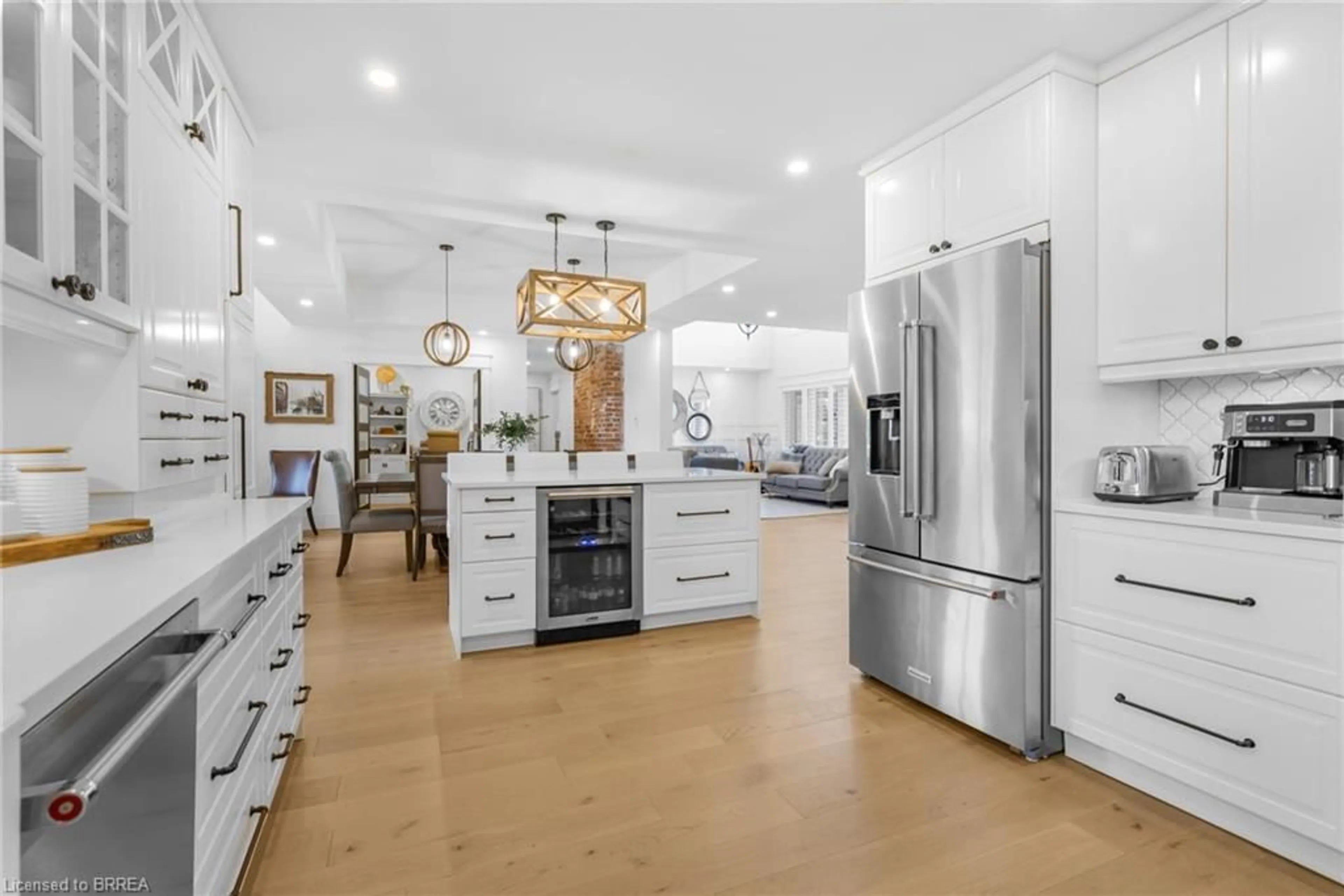 Open concept kitchen, ceramic/tile floor for 60 Mountain Brow Blvd, Hamilton Ontario L8T 1A4