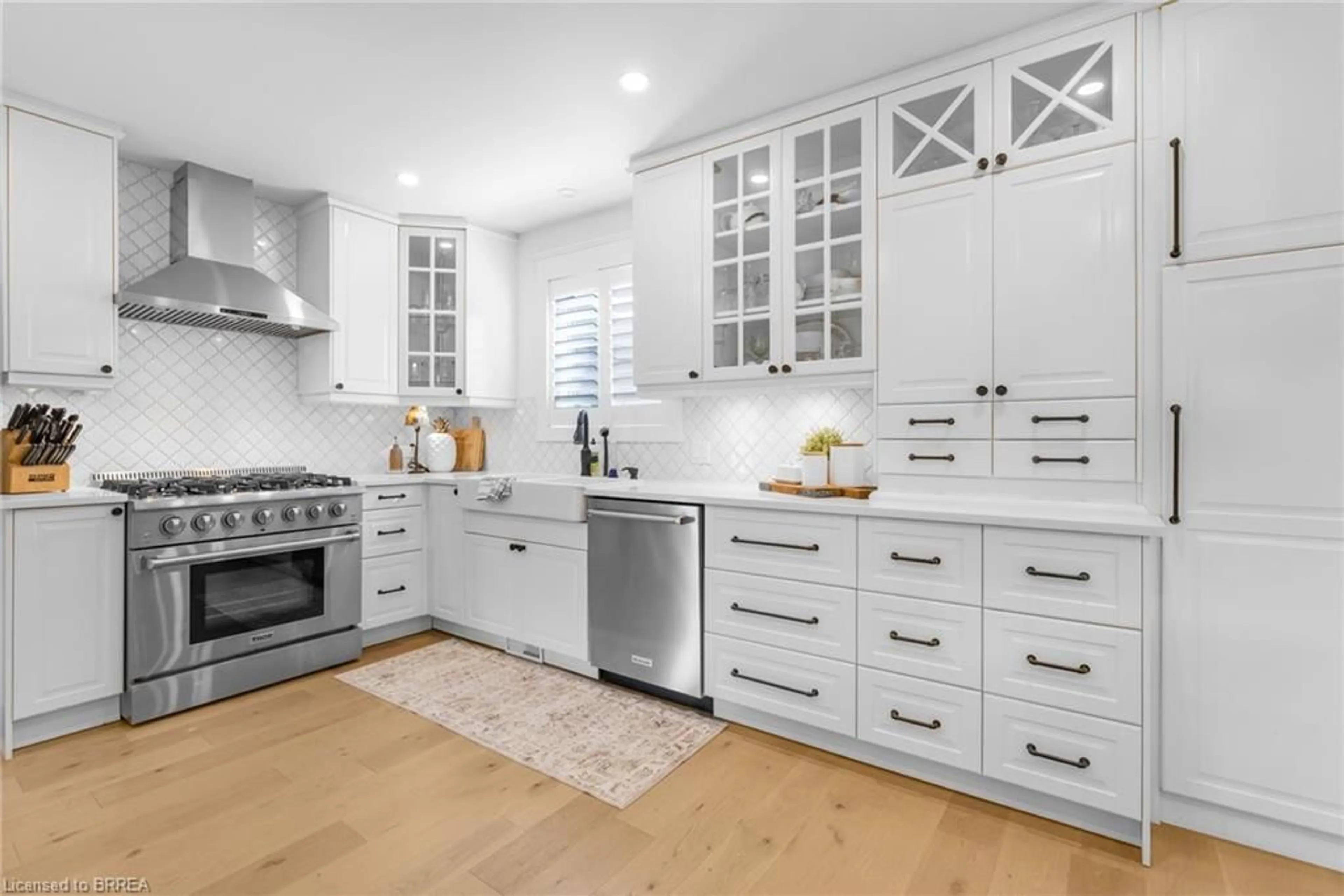 Open concept kitchen, ceramic/tile floor for 60 Mountain Brow Blvd, Hamilton Ontario L8T 1A4