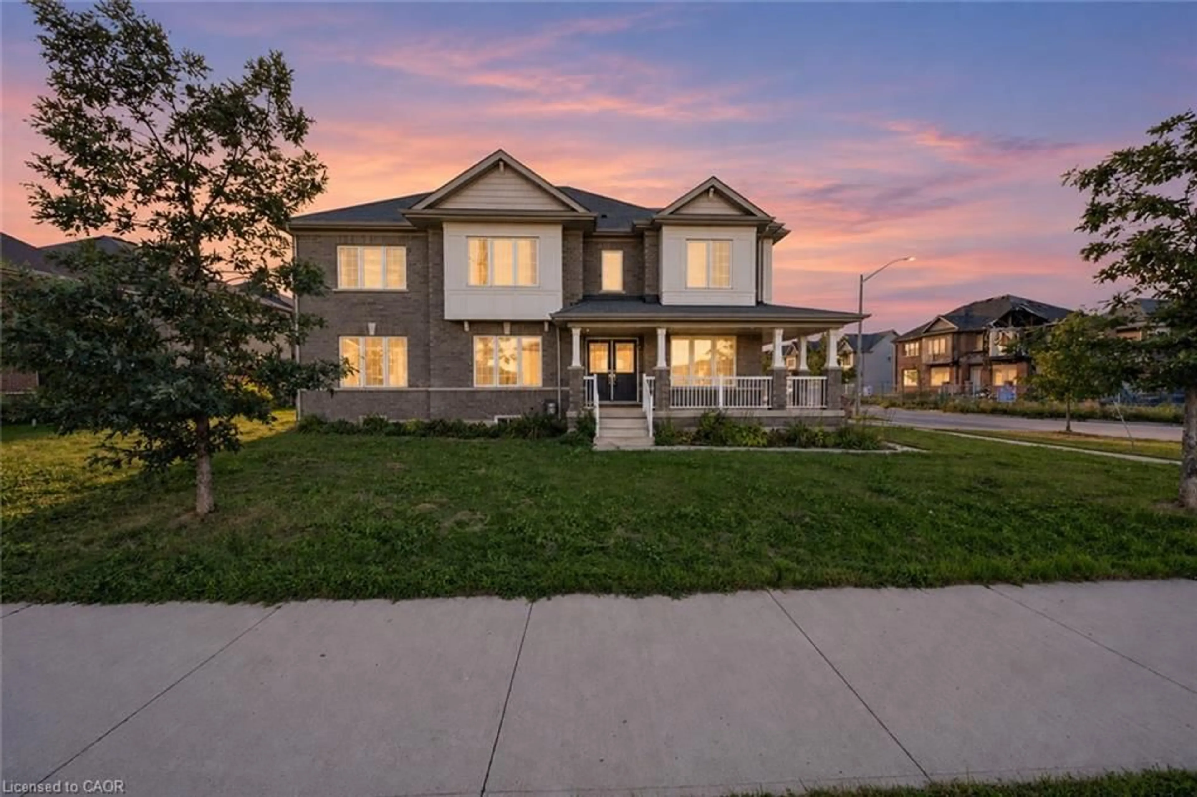 Home with vinyl exterior material, street for 1 Beatty Ave, Thorold Ontario L2V 3N6