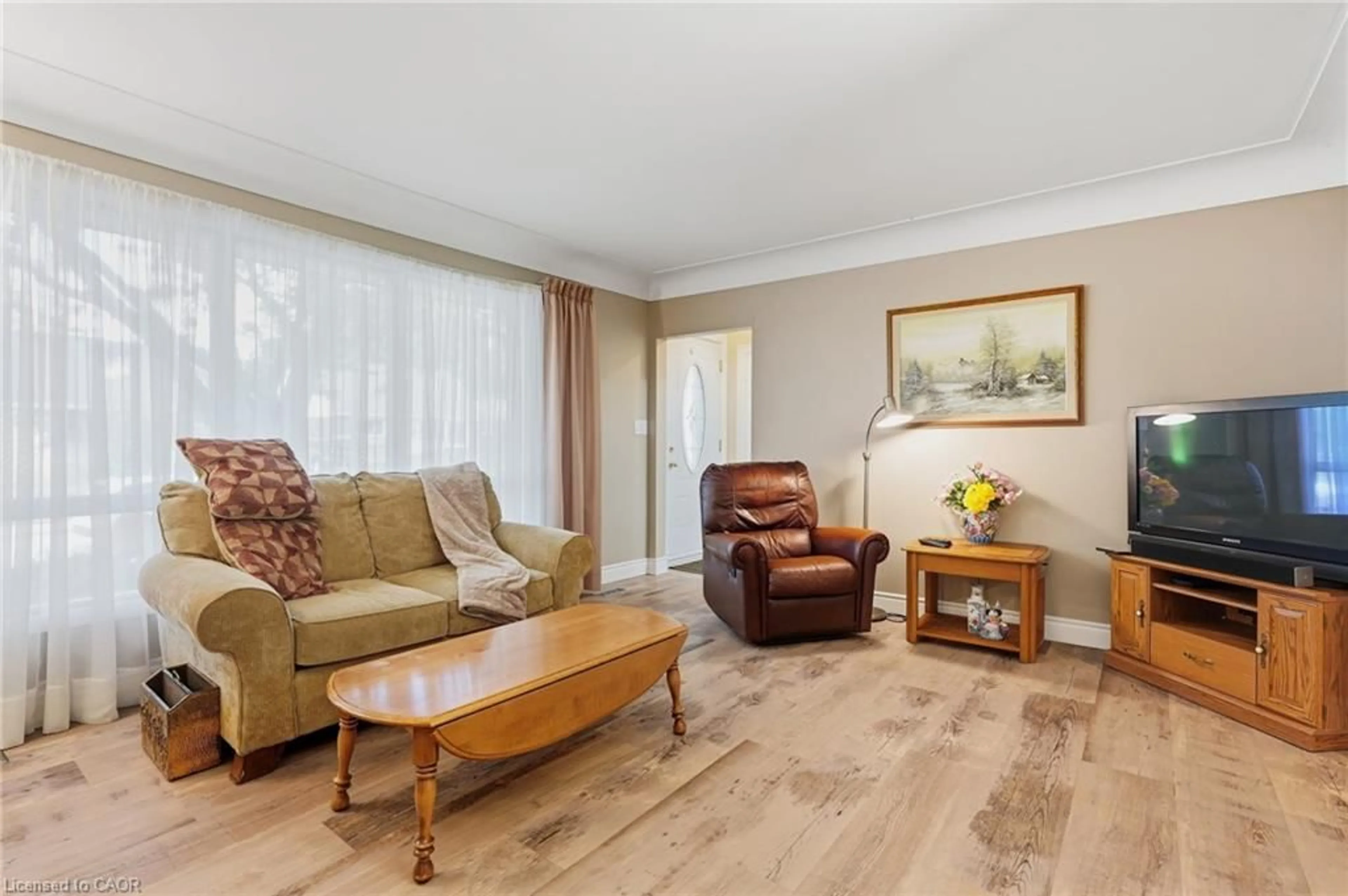 Living room with furniture, wood/laminate floor for 137 Terrace Dr, Hamilton Ontario L9A 2Y8