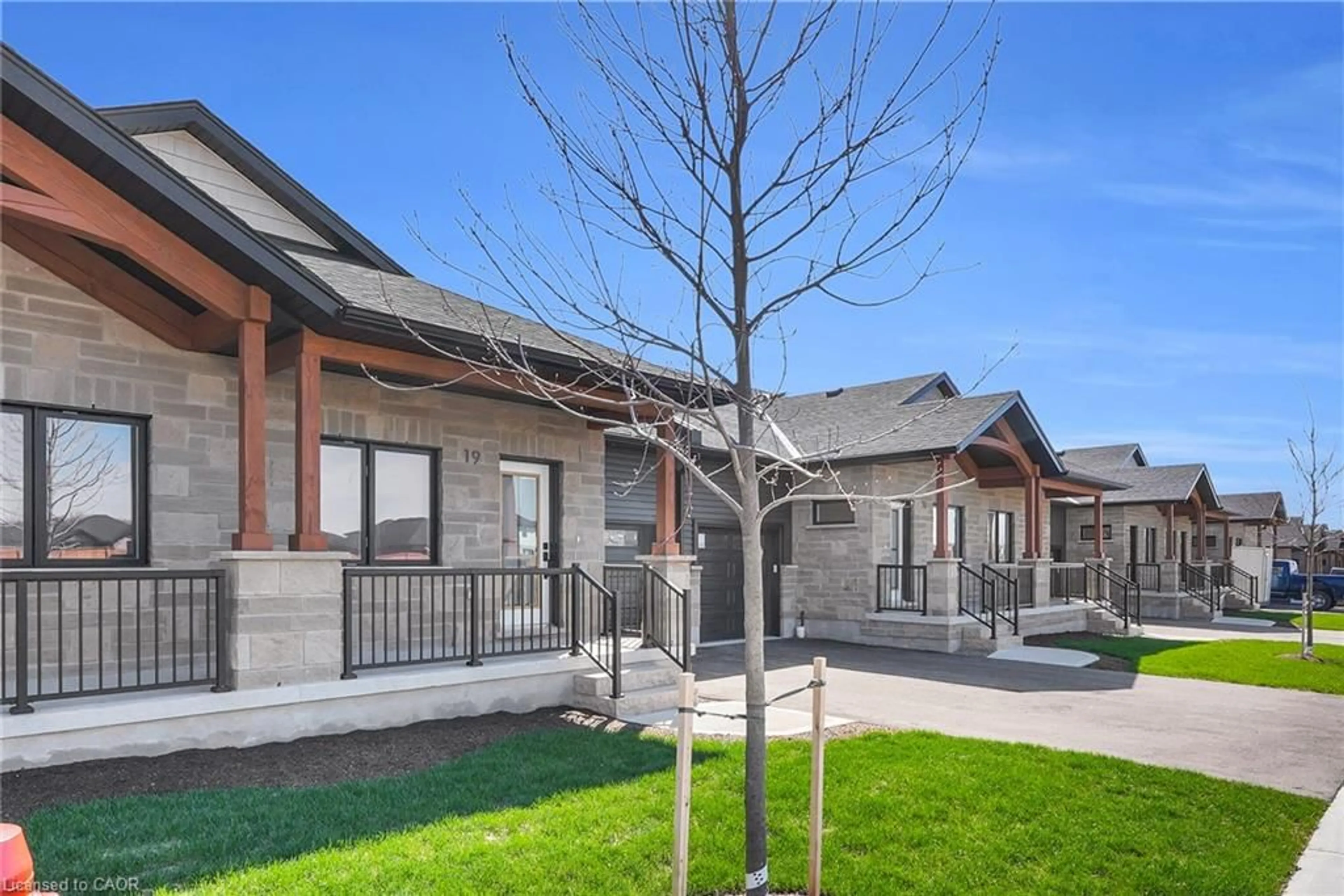 Patio, street for 29 Weymouth St #27, Elmira Ontario N3B 0G3
