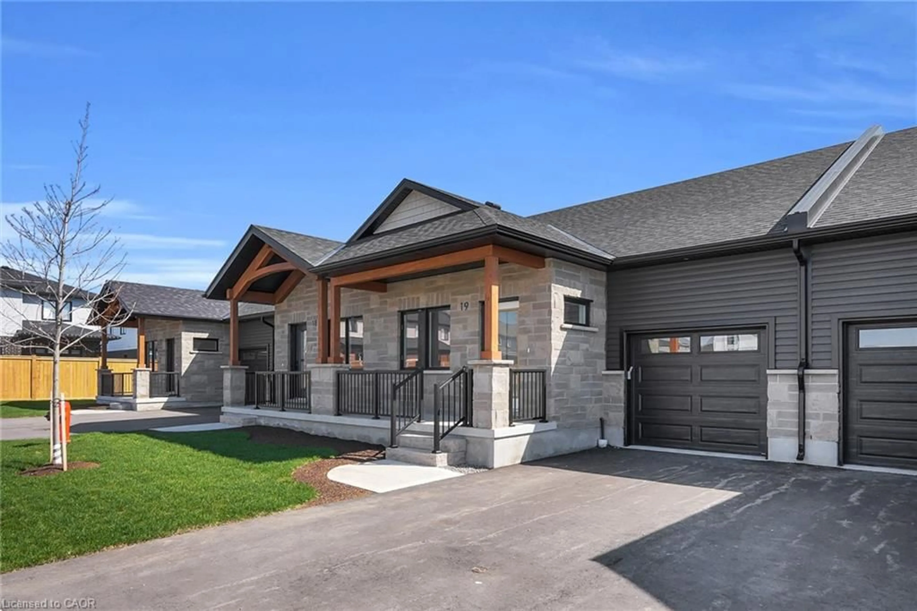 Home with brick exterior material, unknown for 29 Weymouth St #27, Elmira Ontario N3B 0G3