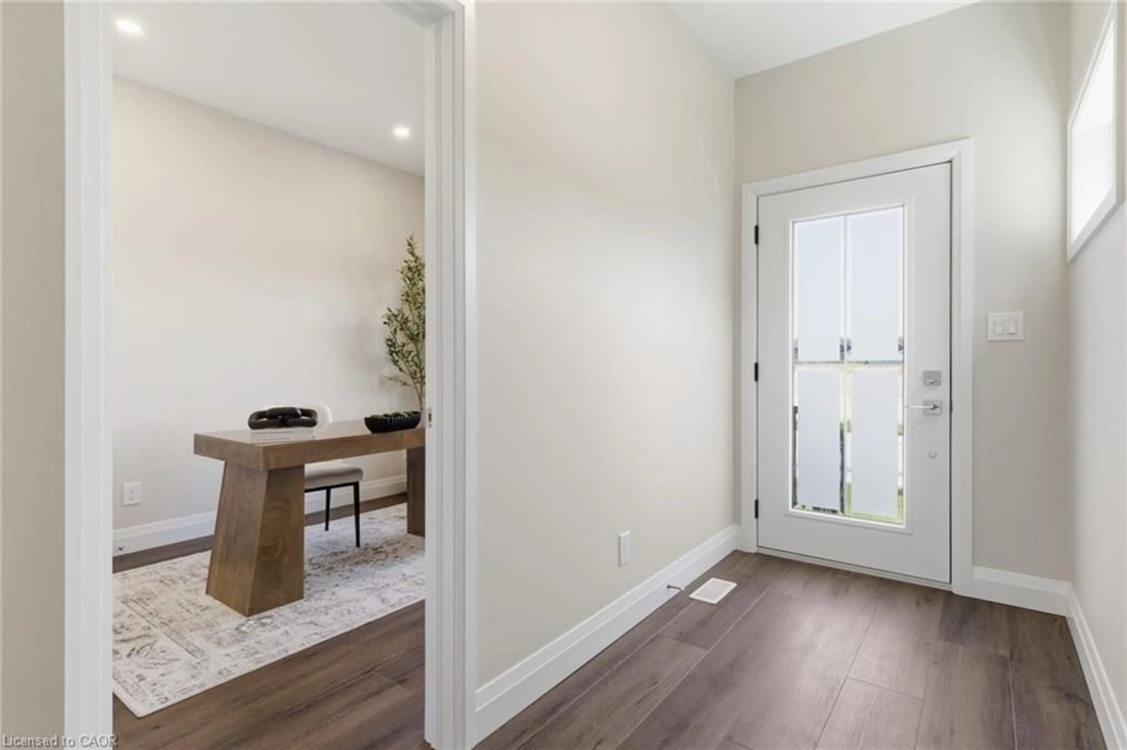 Indoor entryway for 29 Weymouth St #27, Elmira Ontario N3B 0G3