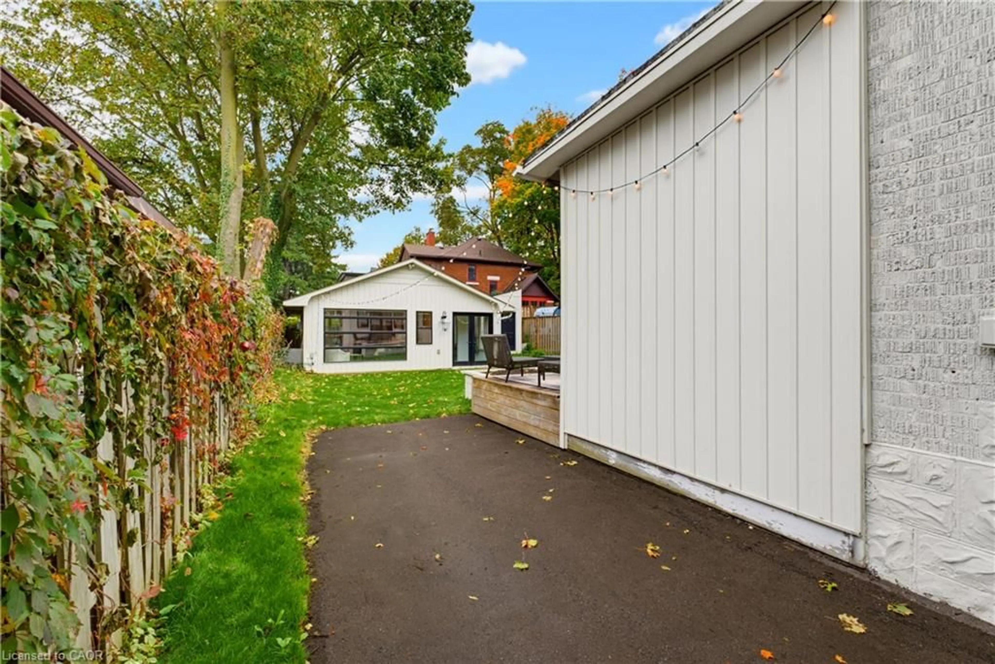 Patio, street for 89 Allen St, Waterloo Ontario N2L 1E5