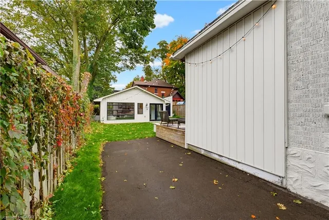 89 Allen St, Waterloo 2
