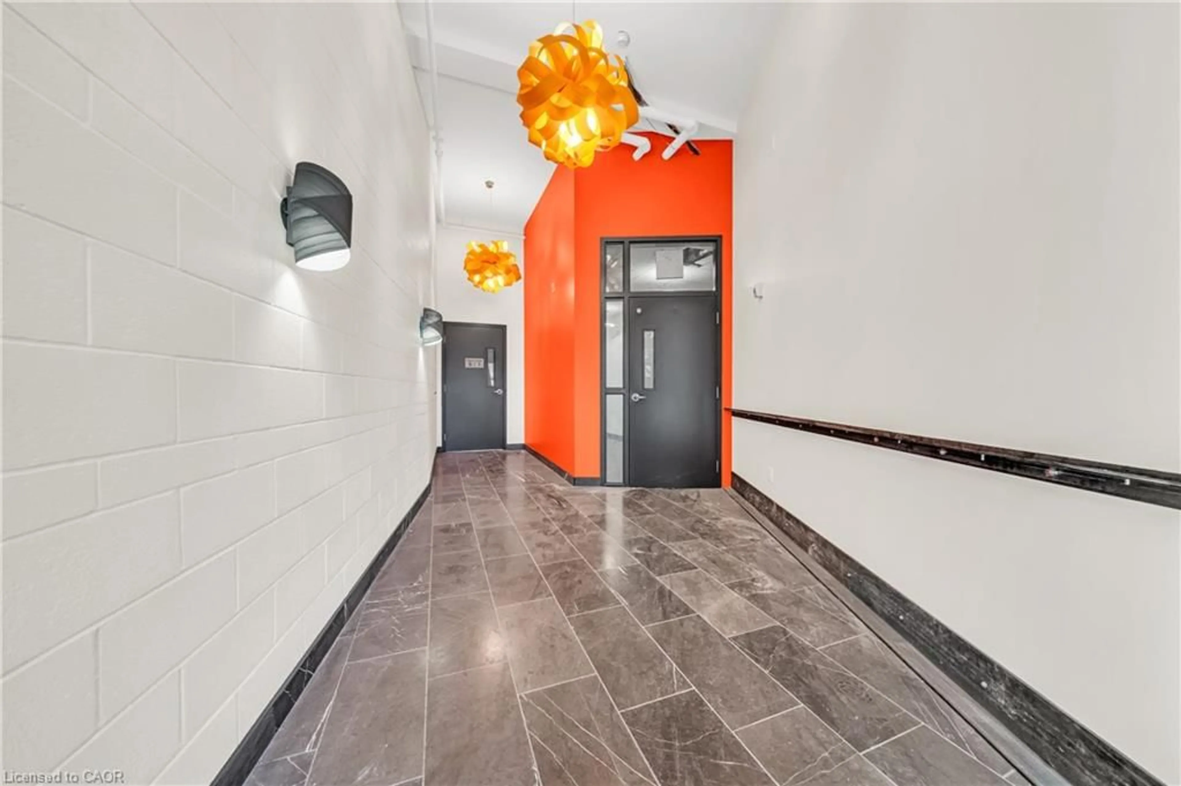 Indoor foyer for 121 King St #605, Hamilton Ontario L8N 1A9