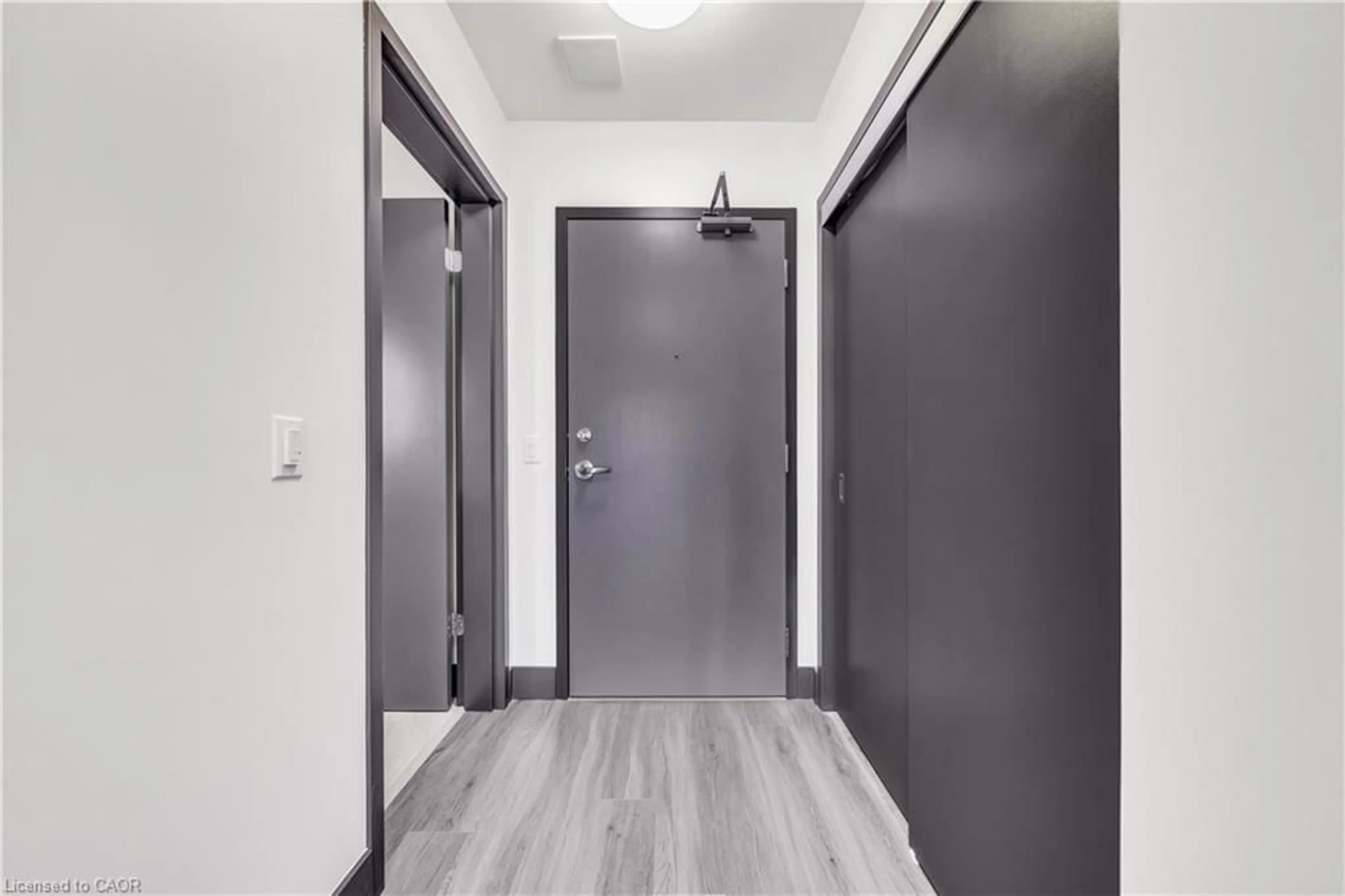 Indoor entryway for 121 King St #605, Hamilton Ontario L8N 1A9