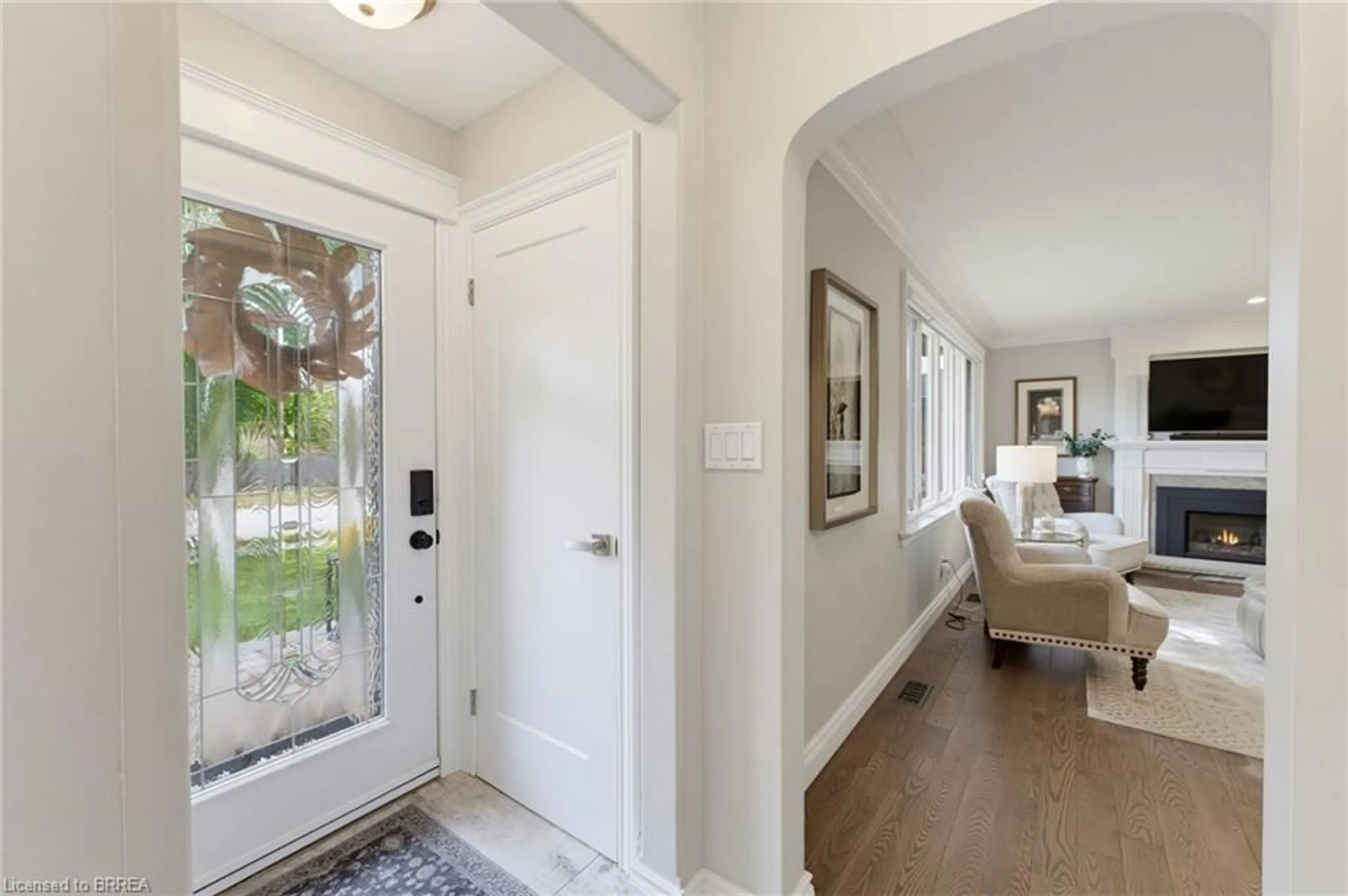 Indoor entryway for 25 Elm St, Brantford Ontario N3R 4T7
