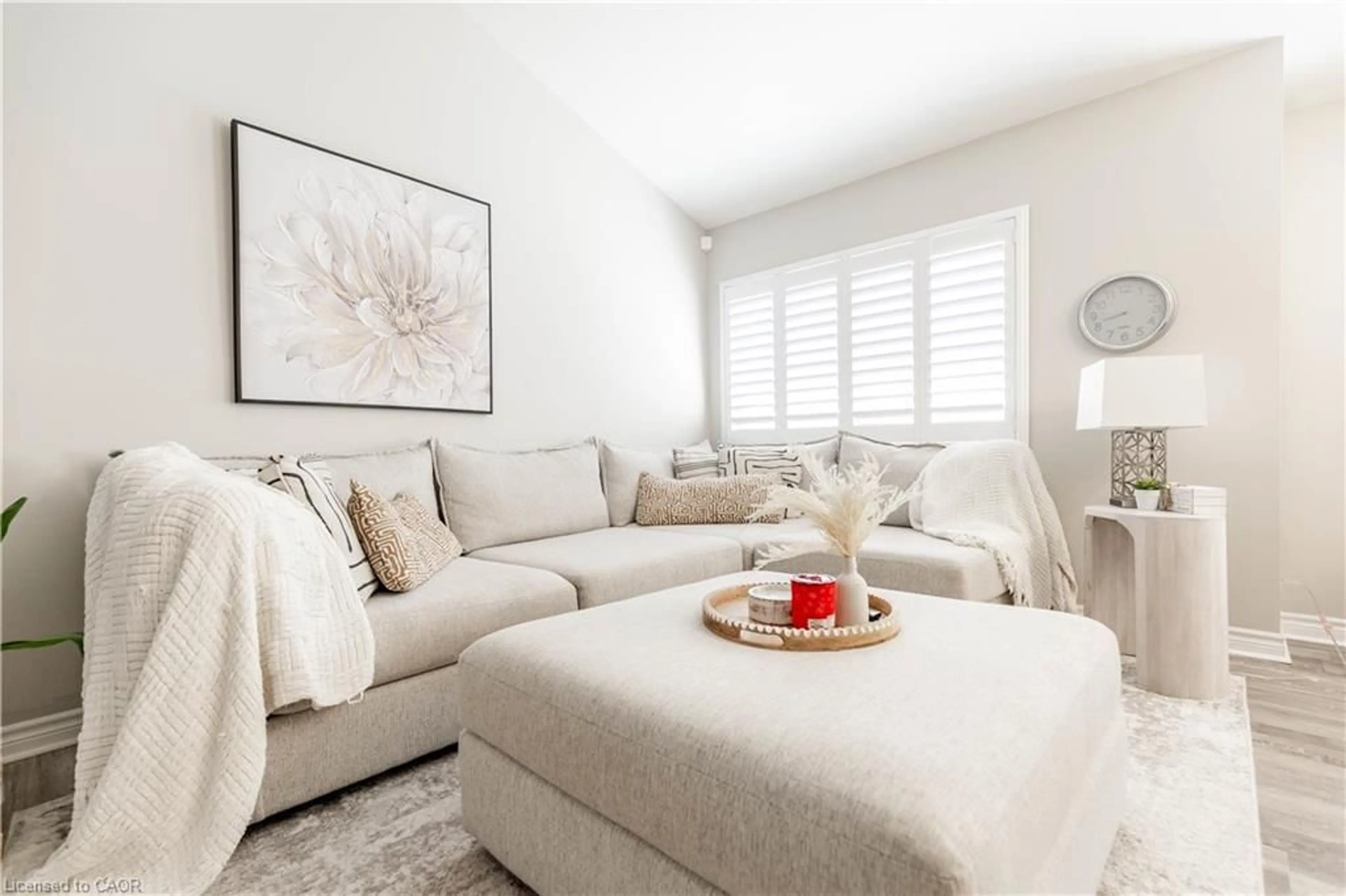 Living room with furniture, unknown for 82 Overlea Dr, Kitchener Ontario N2M 1T1