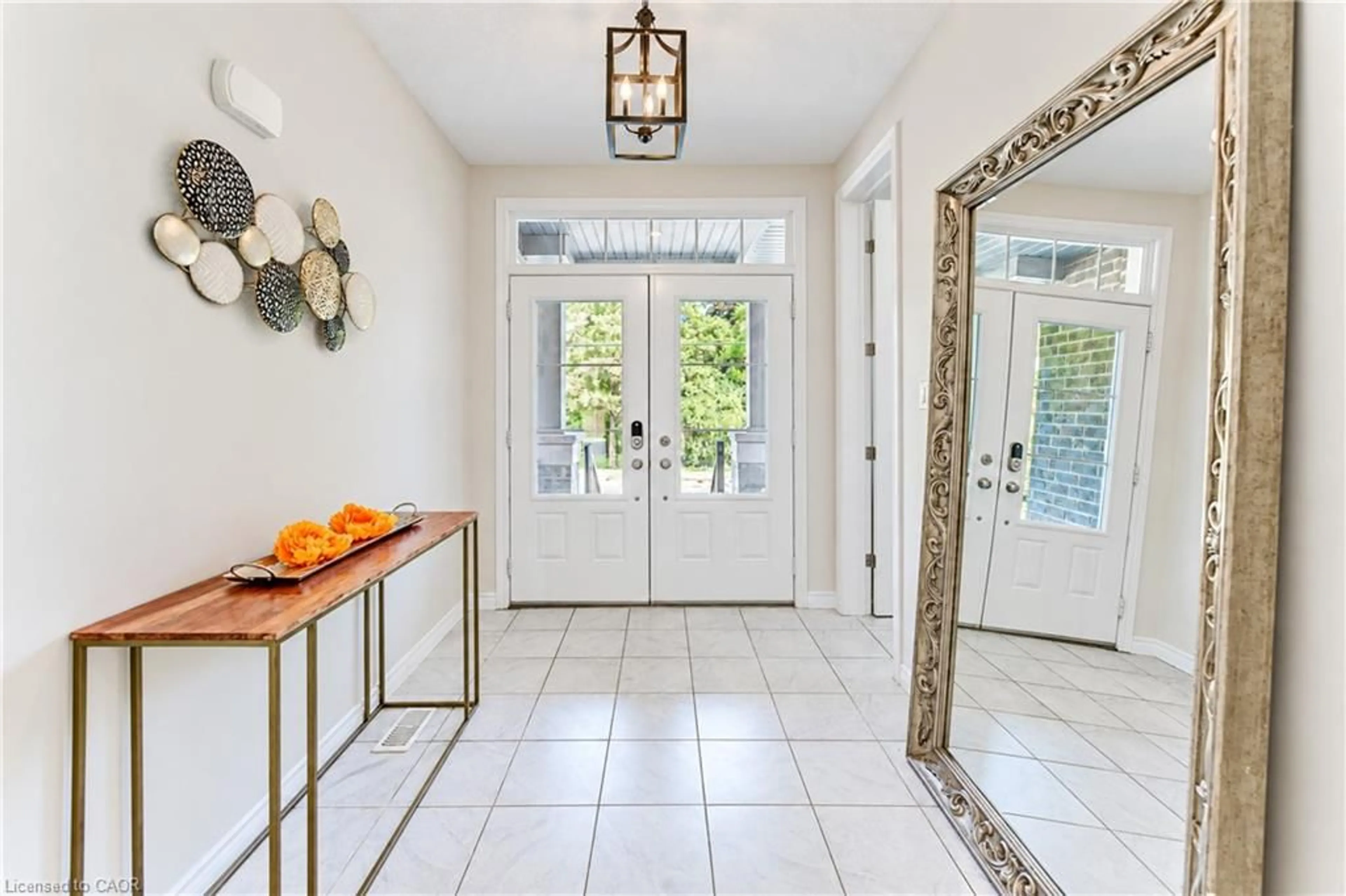Indoor entryway for 365 Woolwich St, Waterloo Ontario N2K 0E7