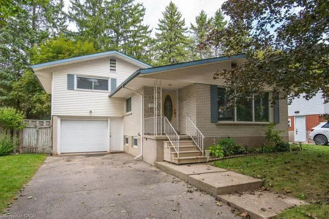 132 Forest Hill Dr, Kitchener 3