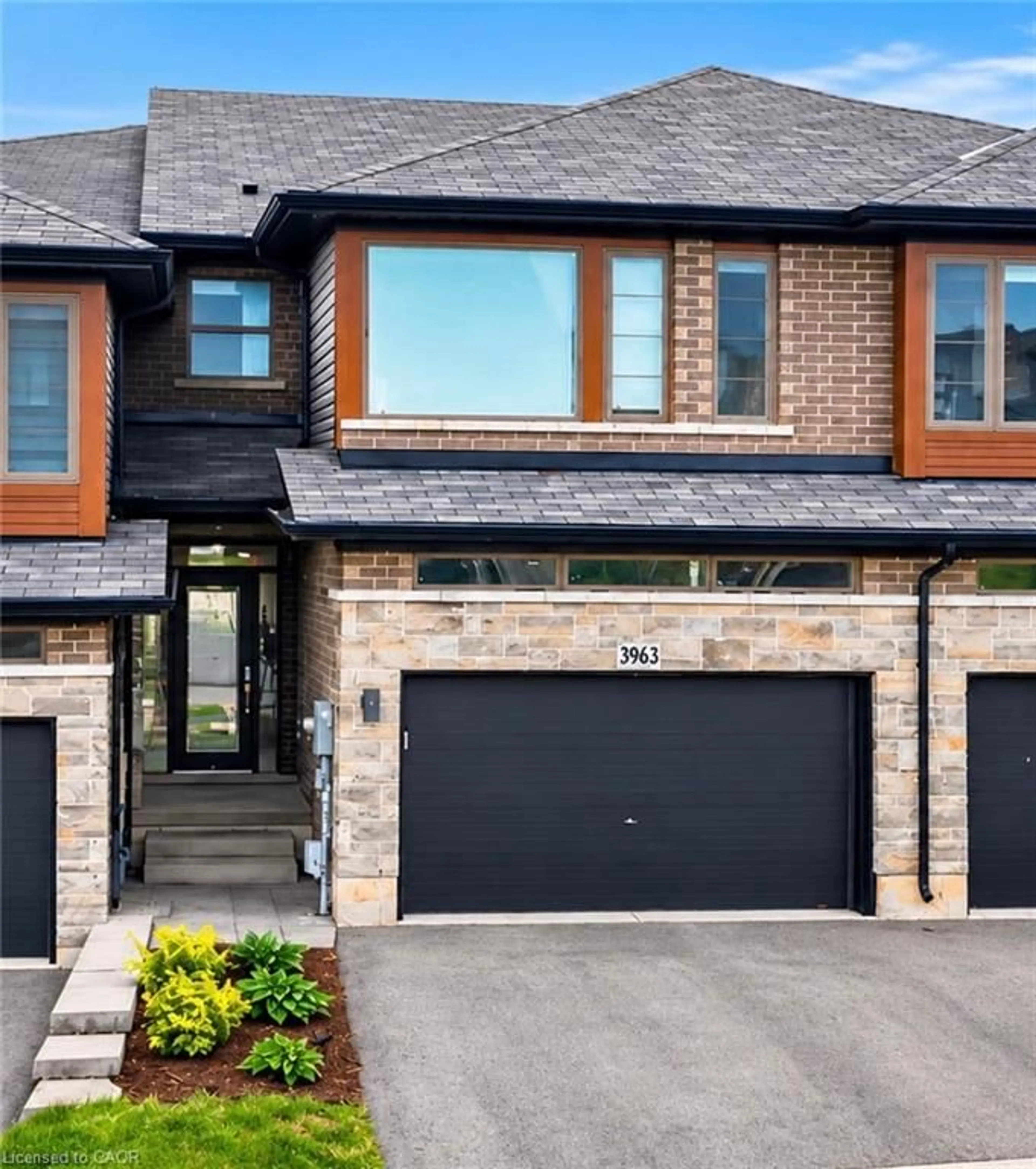 Home with brick exterior material, street for 3963 Crown St, Beamsville Ontario L3J 0T1