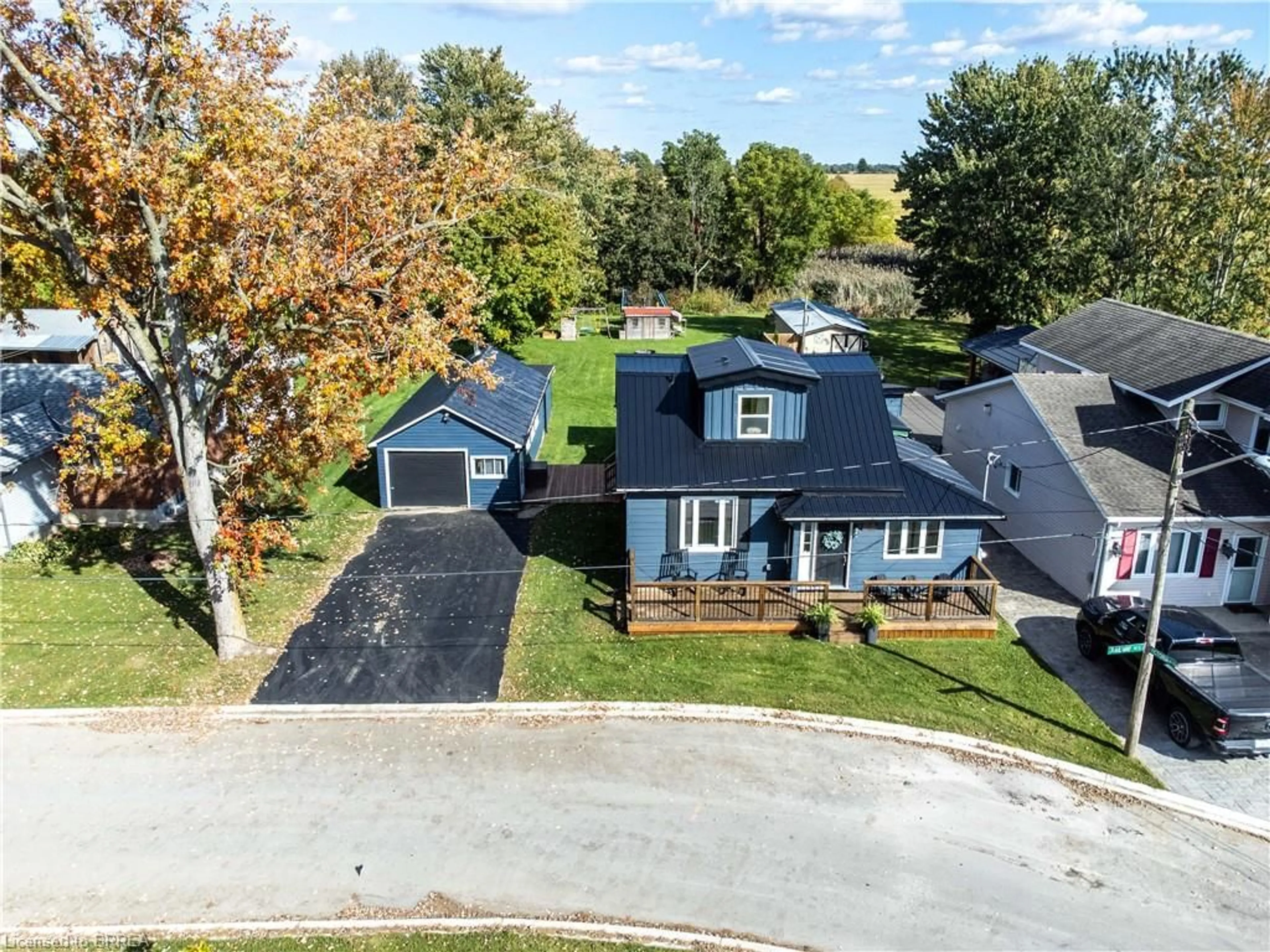 A pic from outside/outdoor area/front of a property/back of a property/a pic from drone, street for 54 Railway St, Princeton Ontario N0J 1V0
